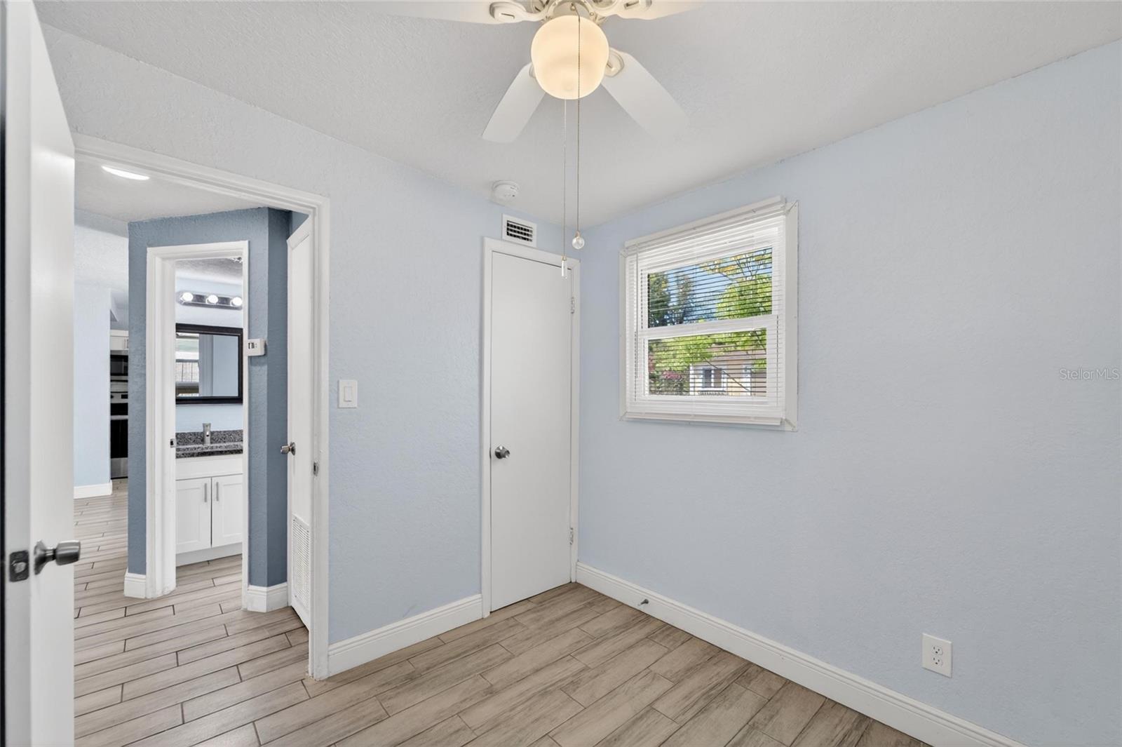 2nd bedroom