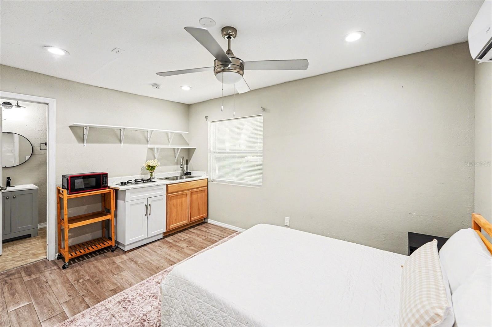 Third room or mother Inlaw