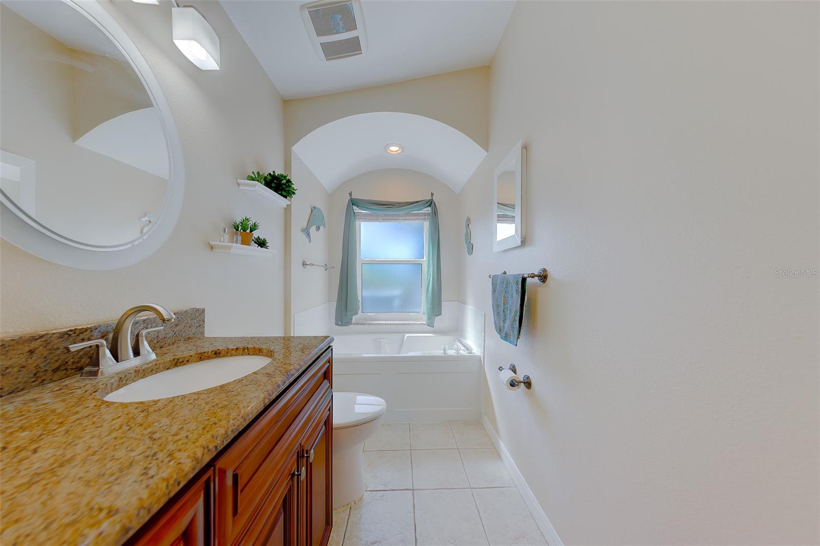 Master bath-Garden Tub