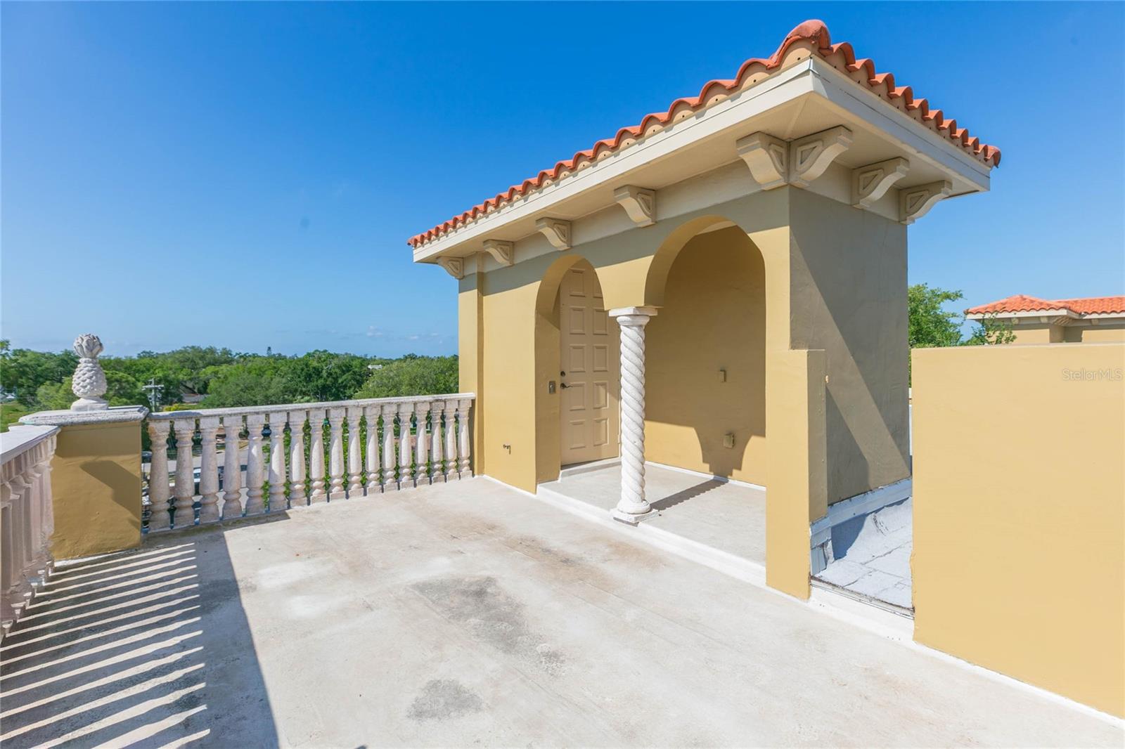 Take the elevator to the foyer on roof top deck...