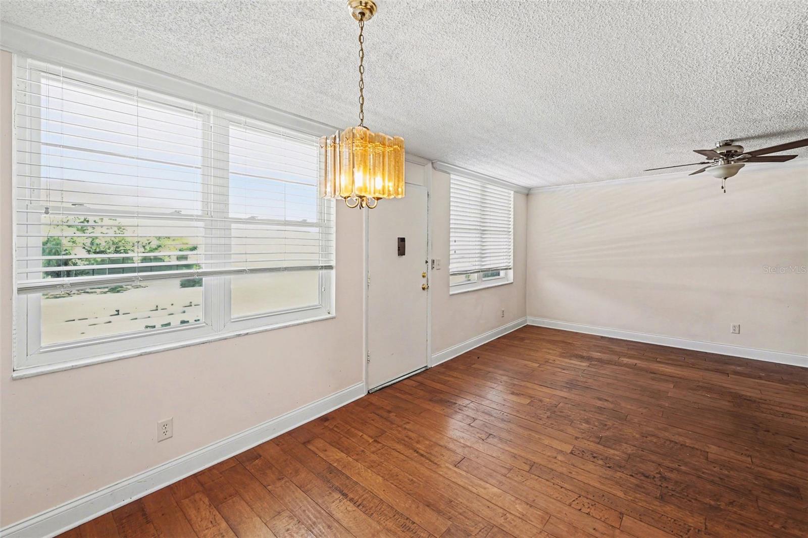 TB8500789