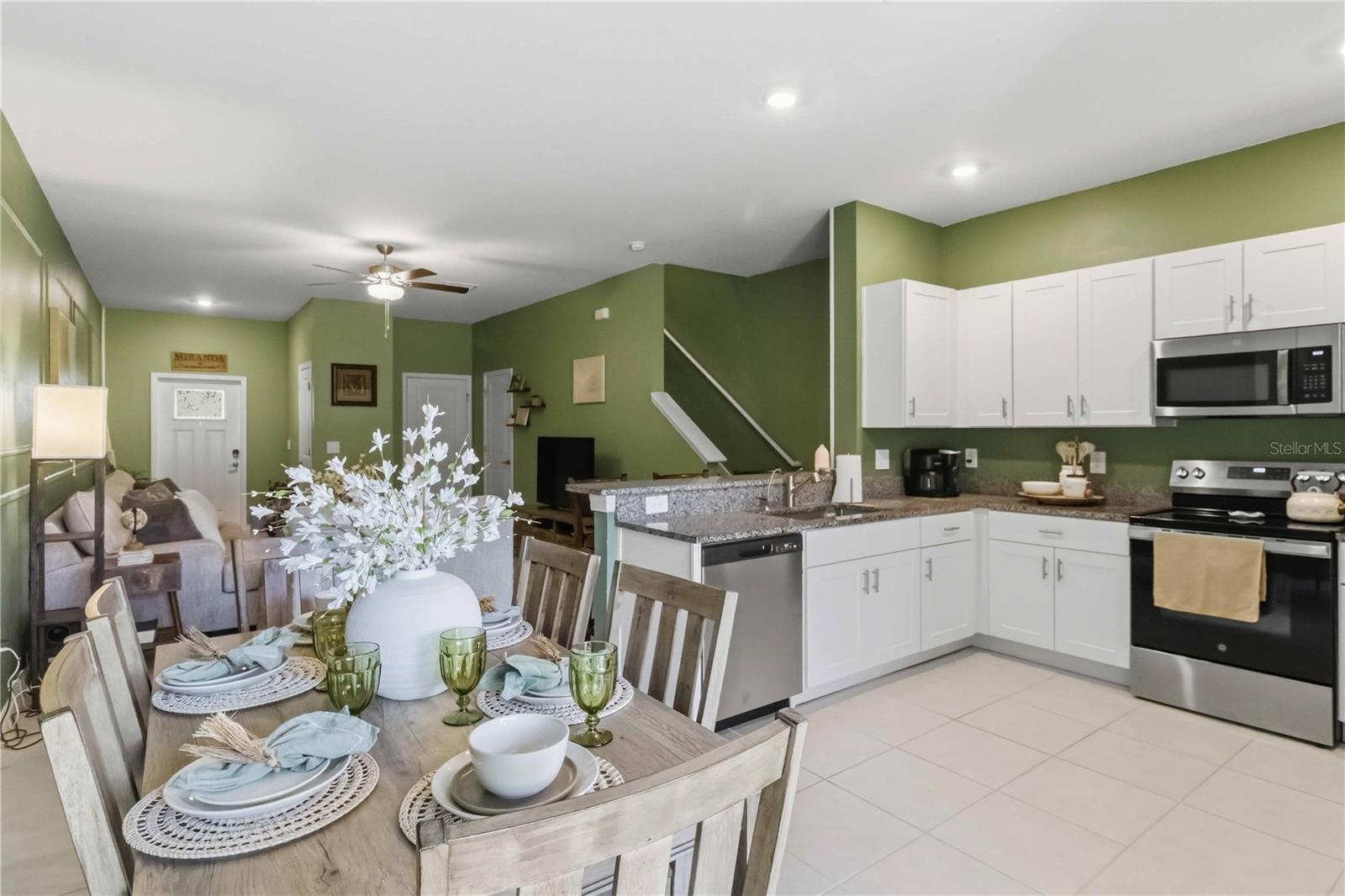 Kitchen & Dining Area