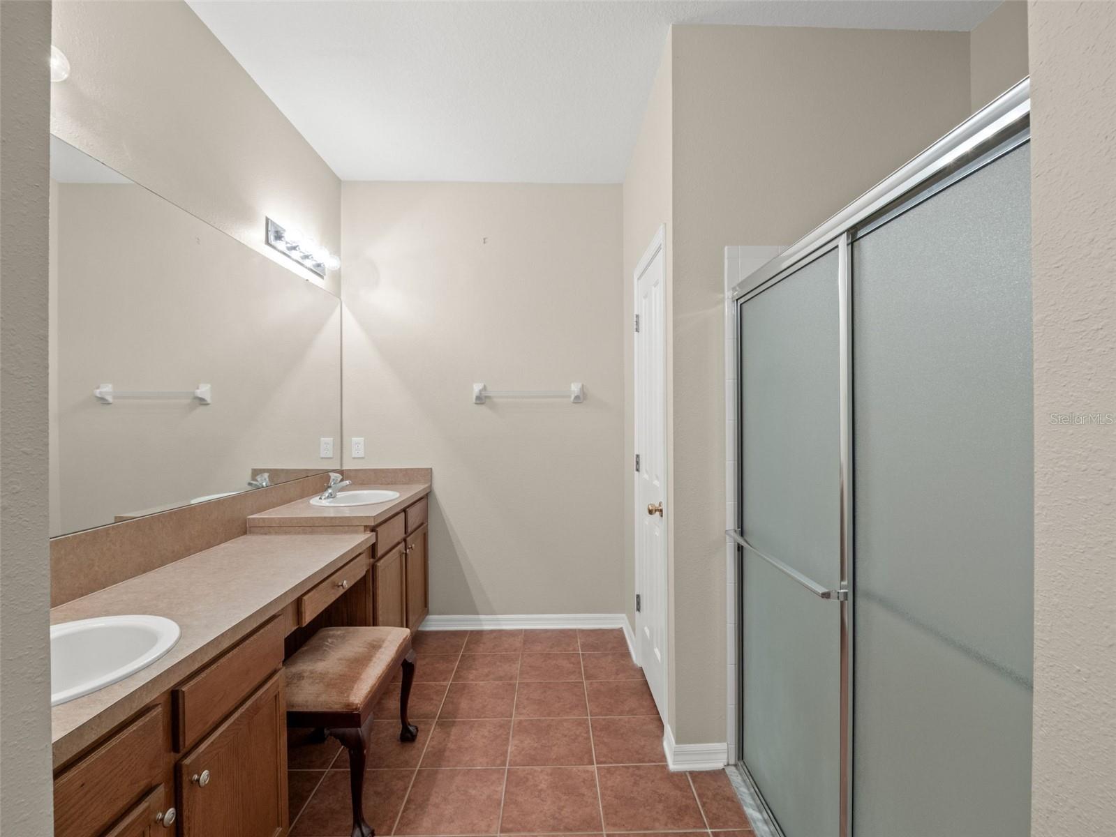 Primary En-suite Bath