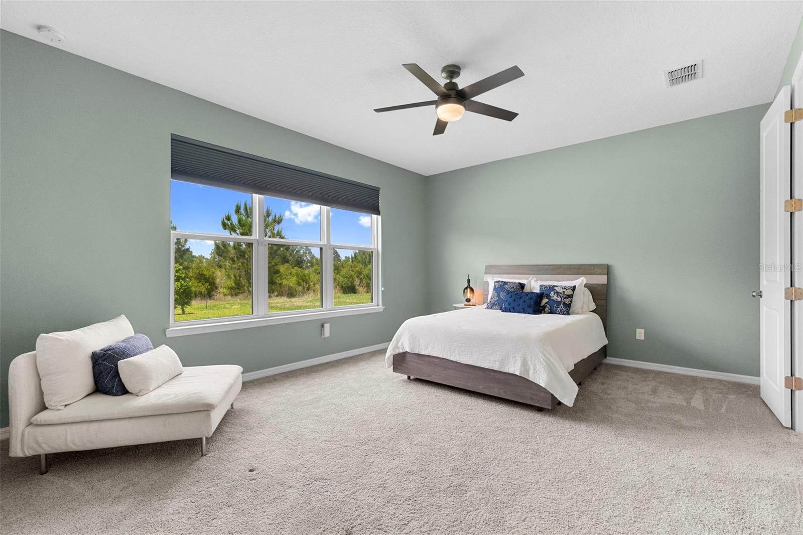 Primary bedroom-Large Window Overlooking Conservation