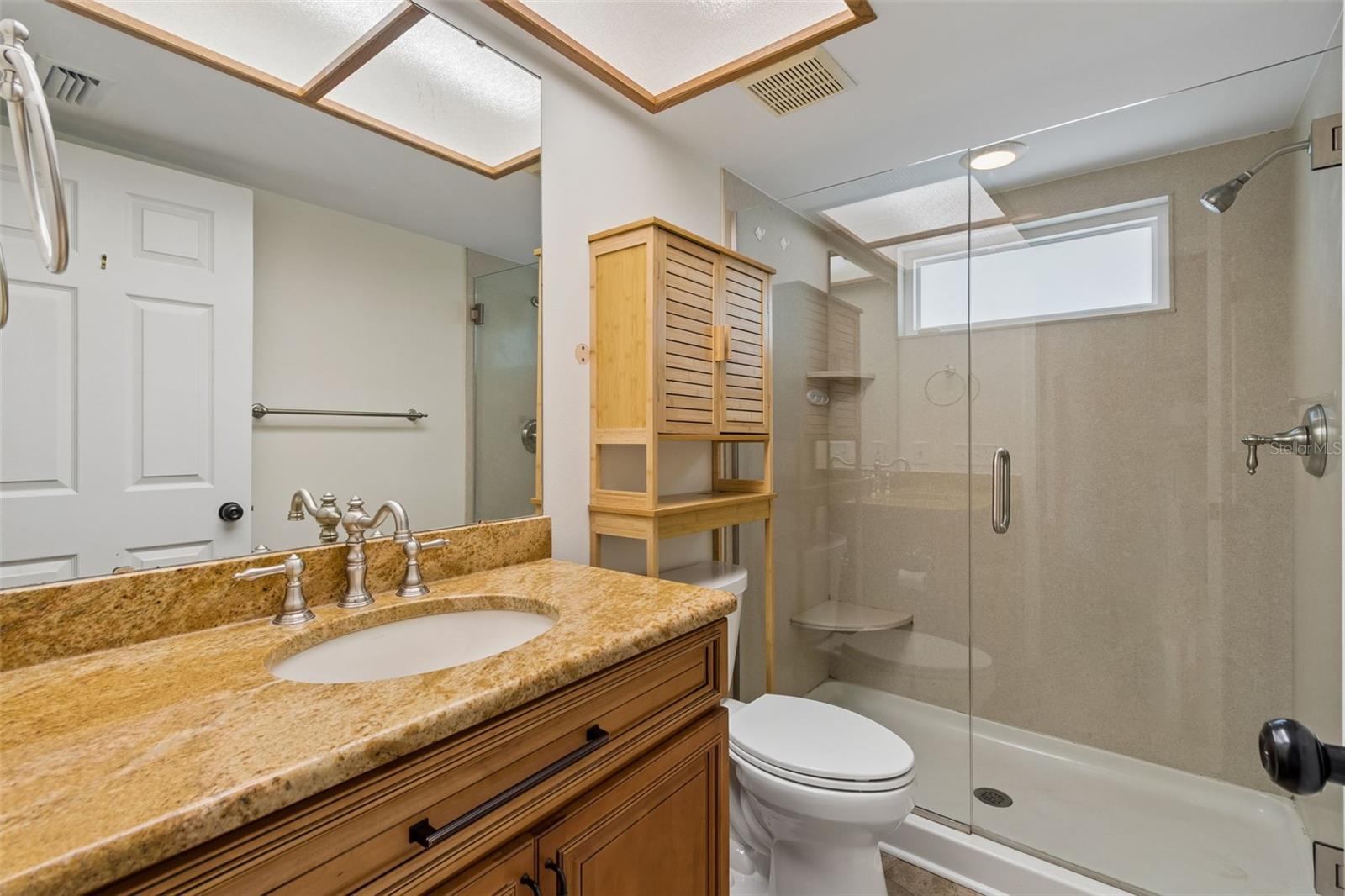 Bathroom that services bedrooms 2 and 3