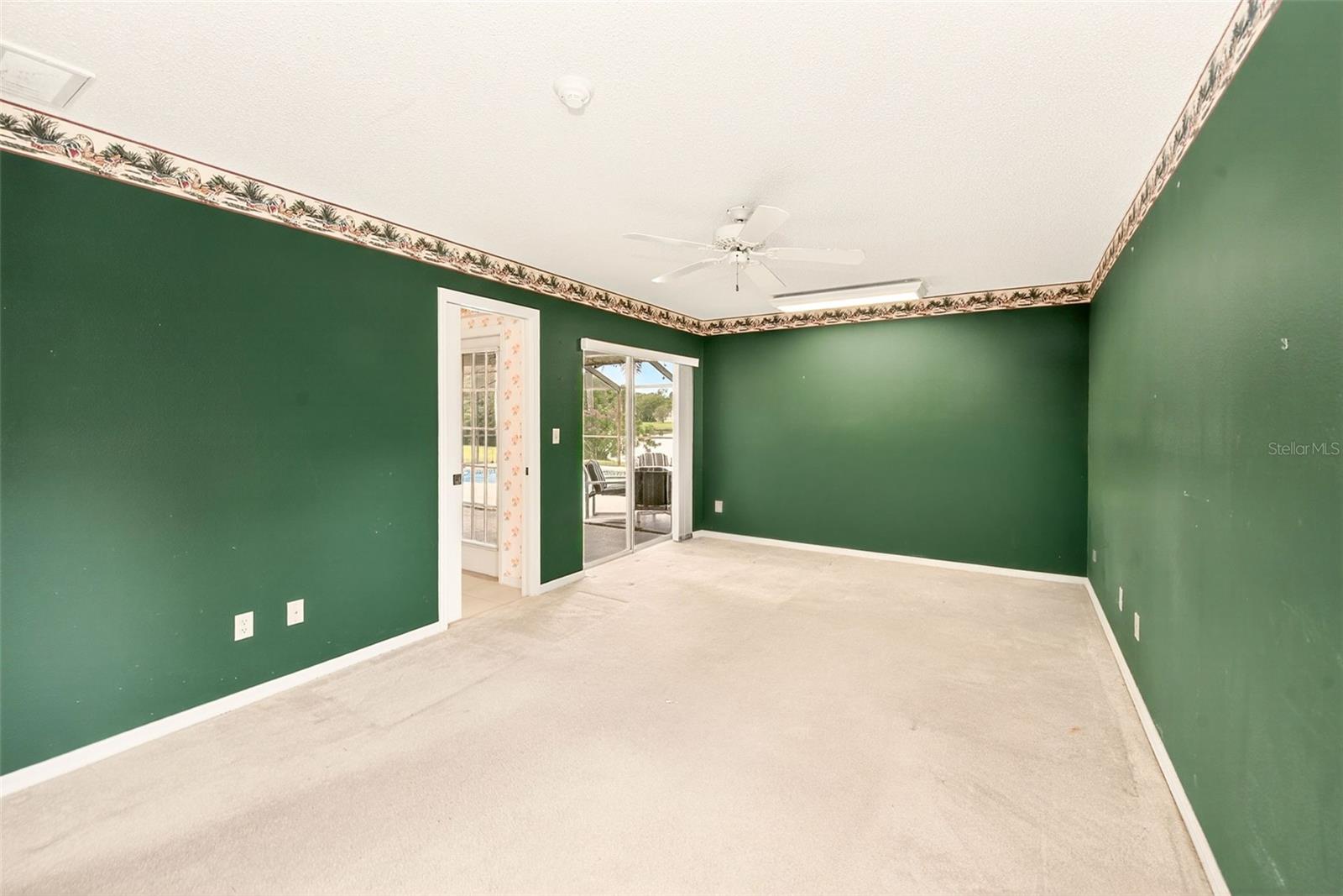 Bedroom, Den