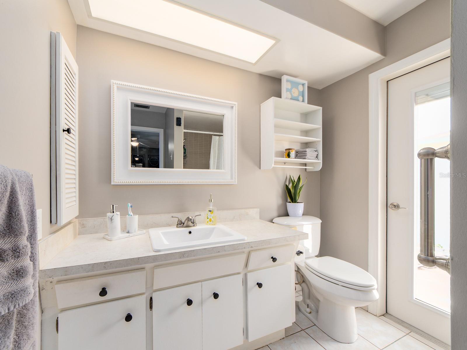 en suite bath primary bedroom