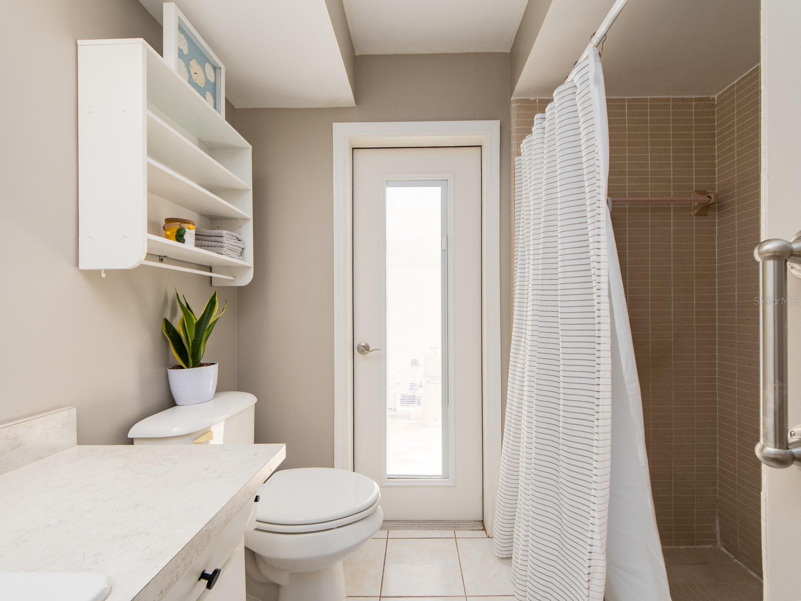 en suite bath primary bedroom