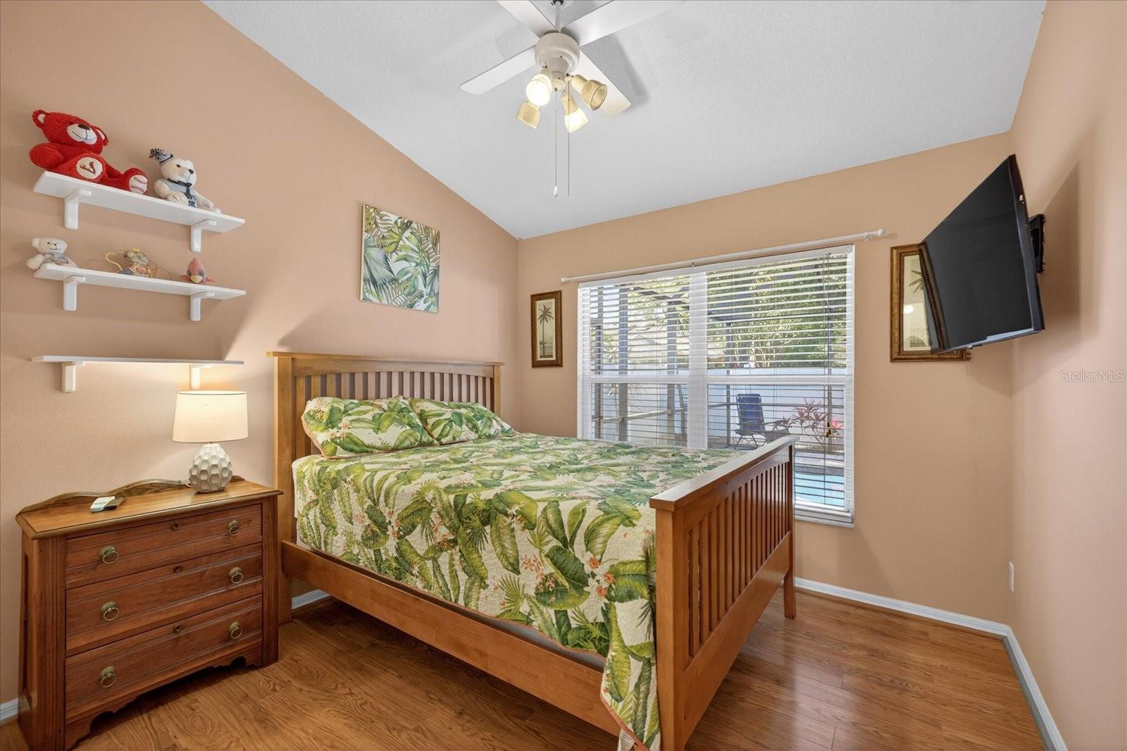TB8500987