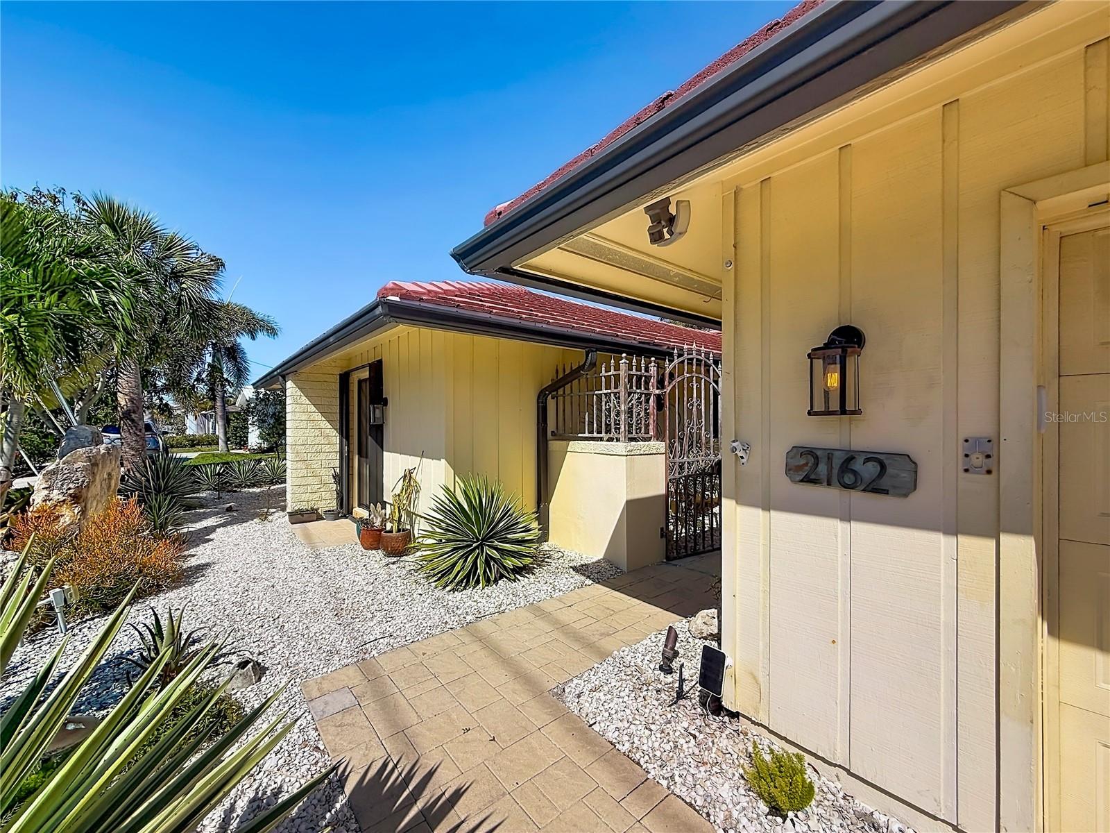 Private entrance for 3rd bedroom