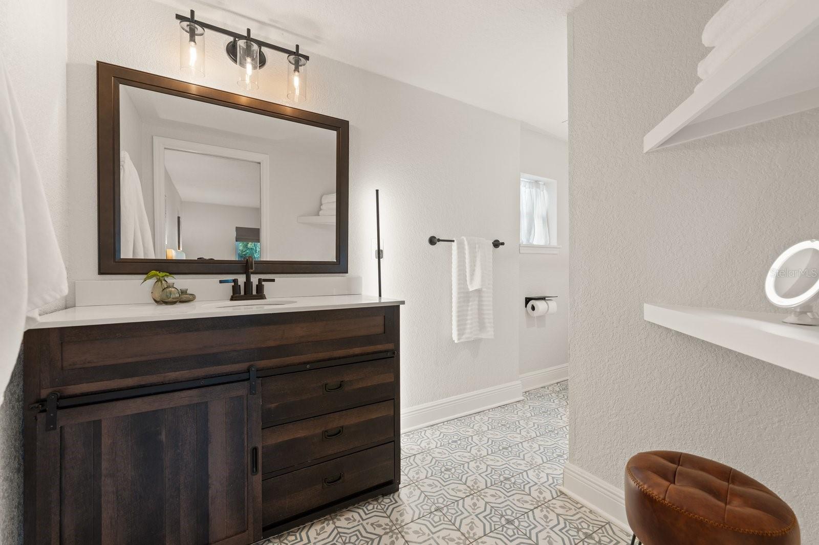 Primary en suite bath