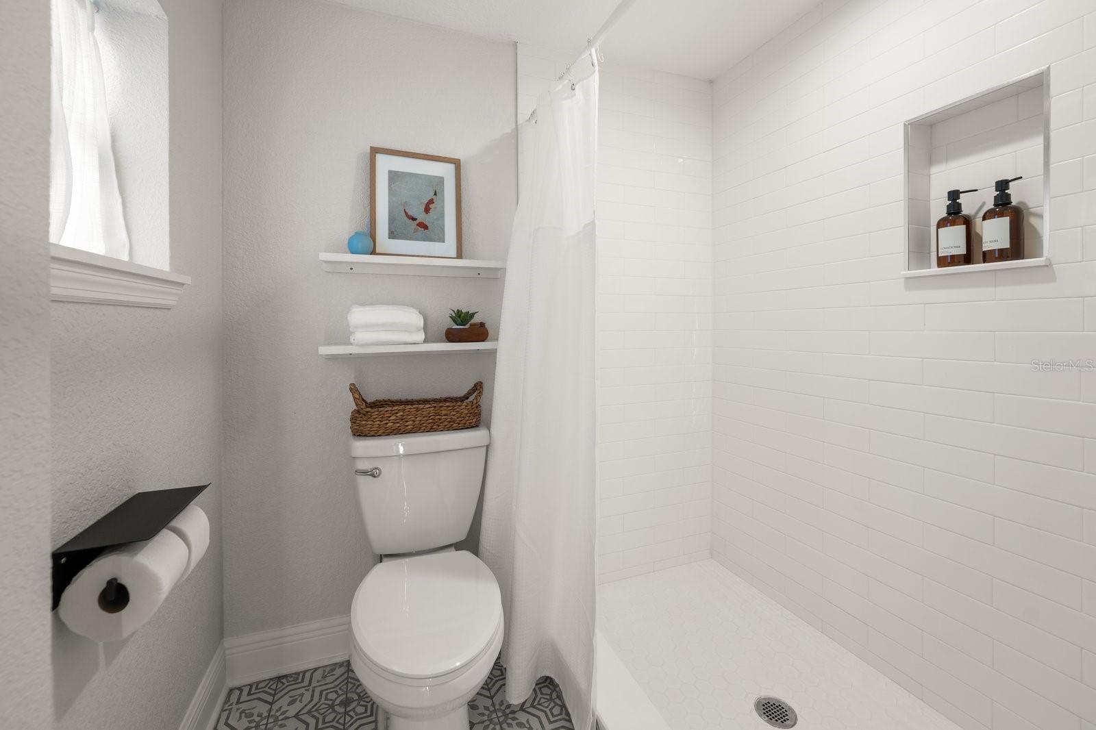 Primary en suite bath