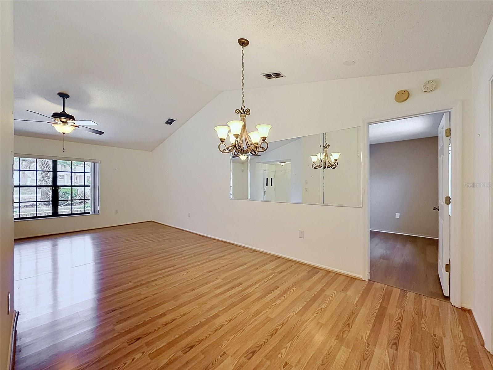 Living Room / Dining