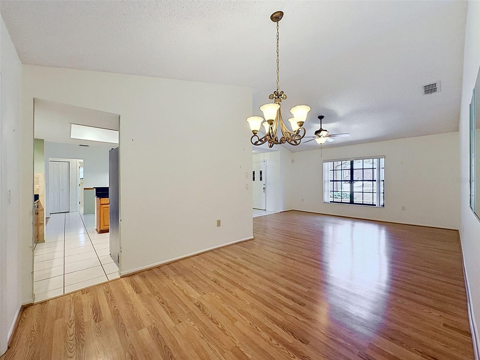 Living Room / Dining