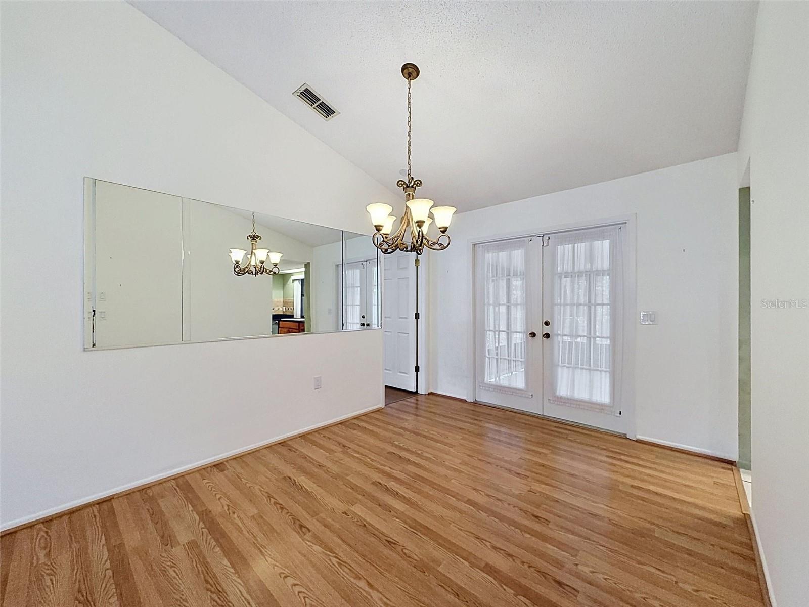 Living Room / Dining