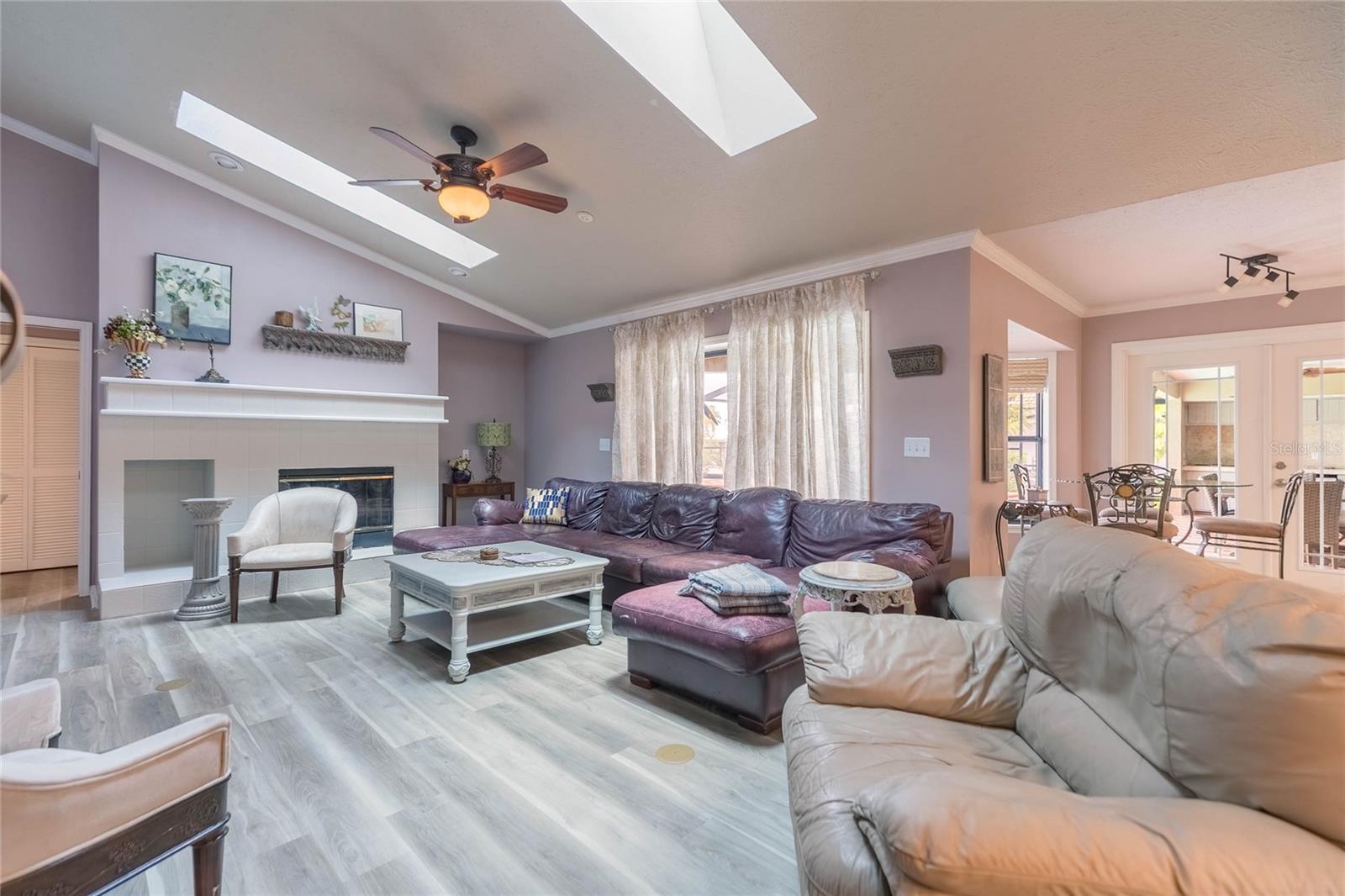 Living Room & Bar