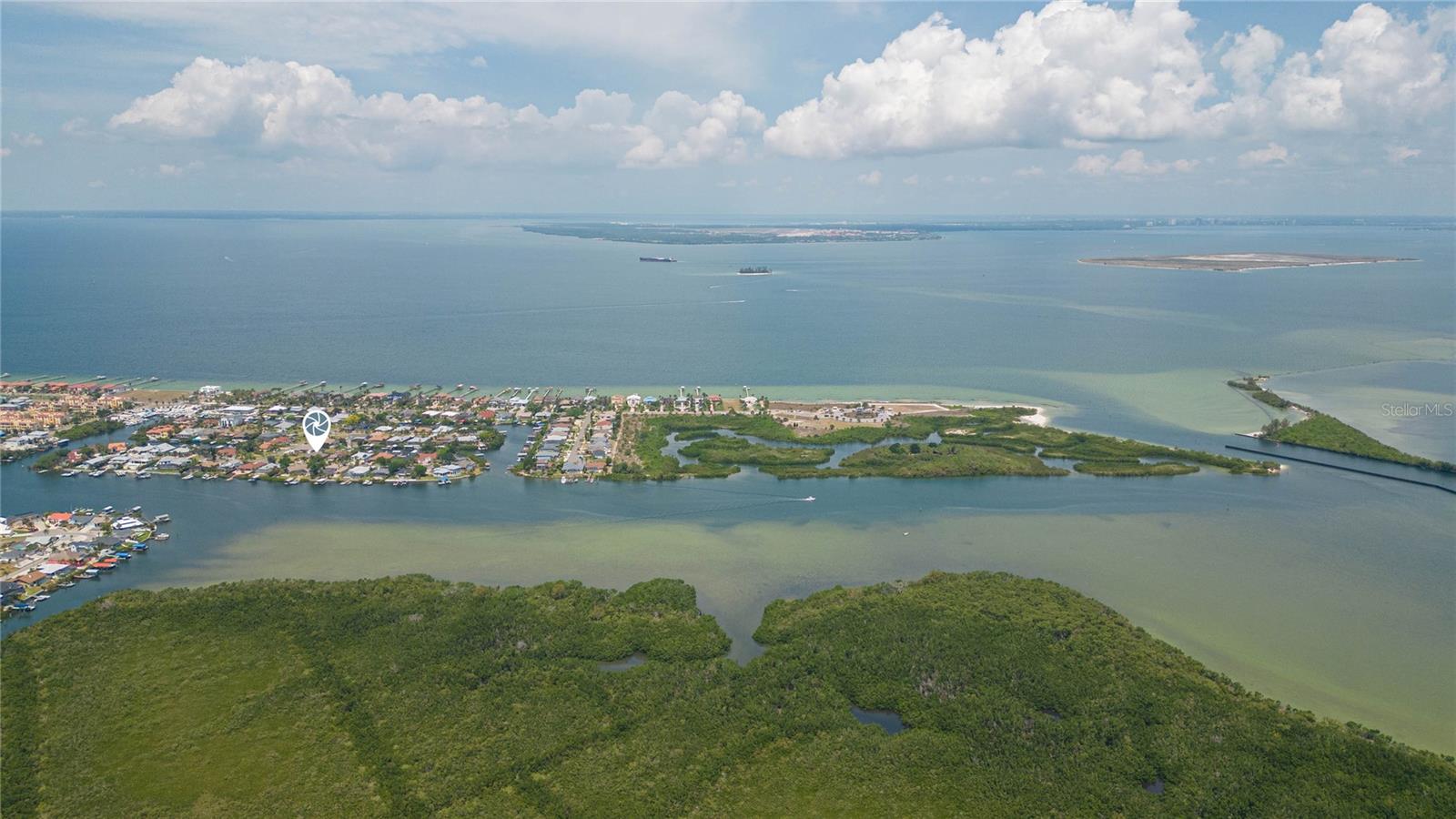 Easy access to the bay