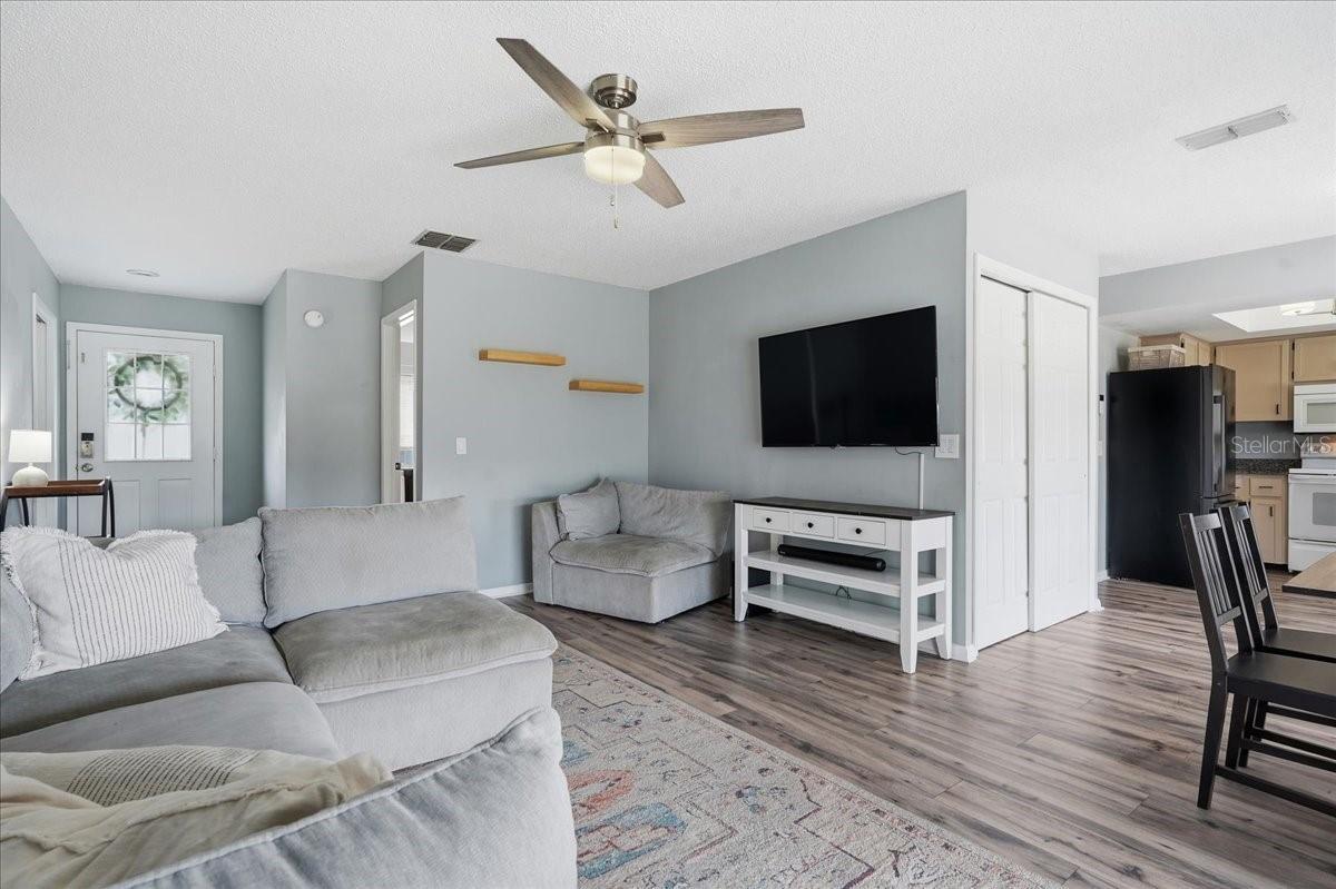 GREAT SPACE IN THE FAMILY ROOM