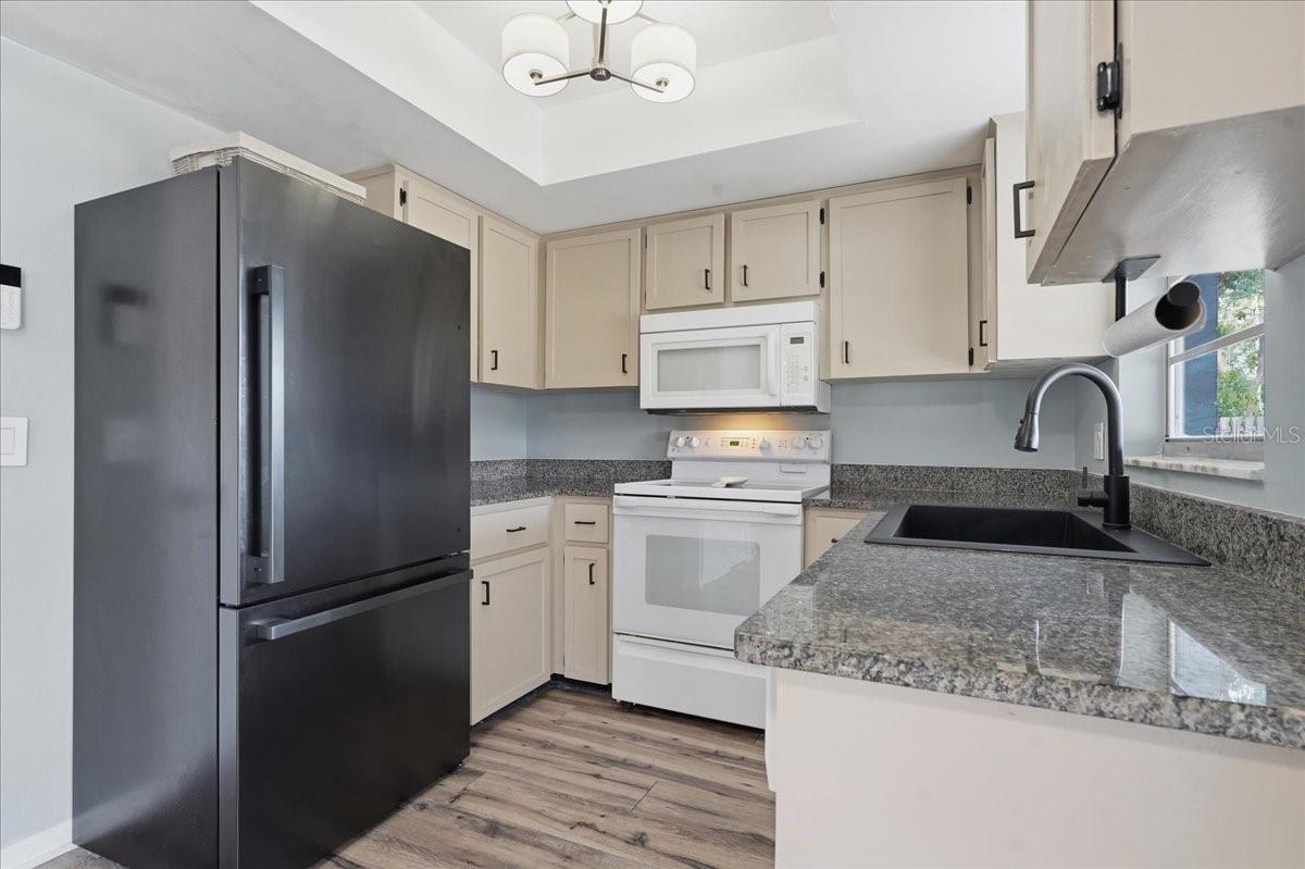 PERFECTLY APPOINTED KITCHEN WITH WINDOW OVERLOOKING THE BACKYARD!