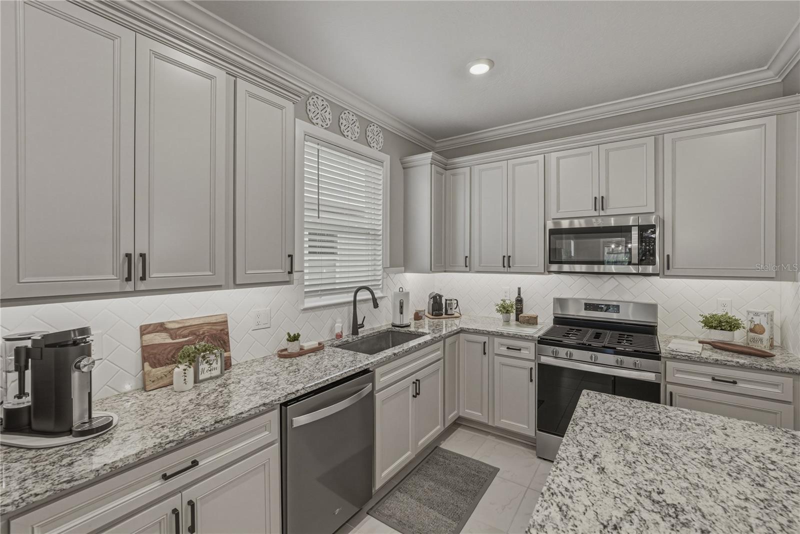 Ceramic Tile Backsplash & Upgraded Hardware