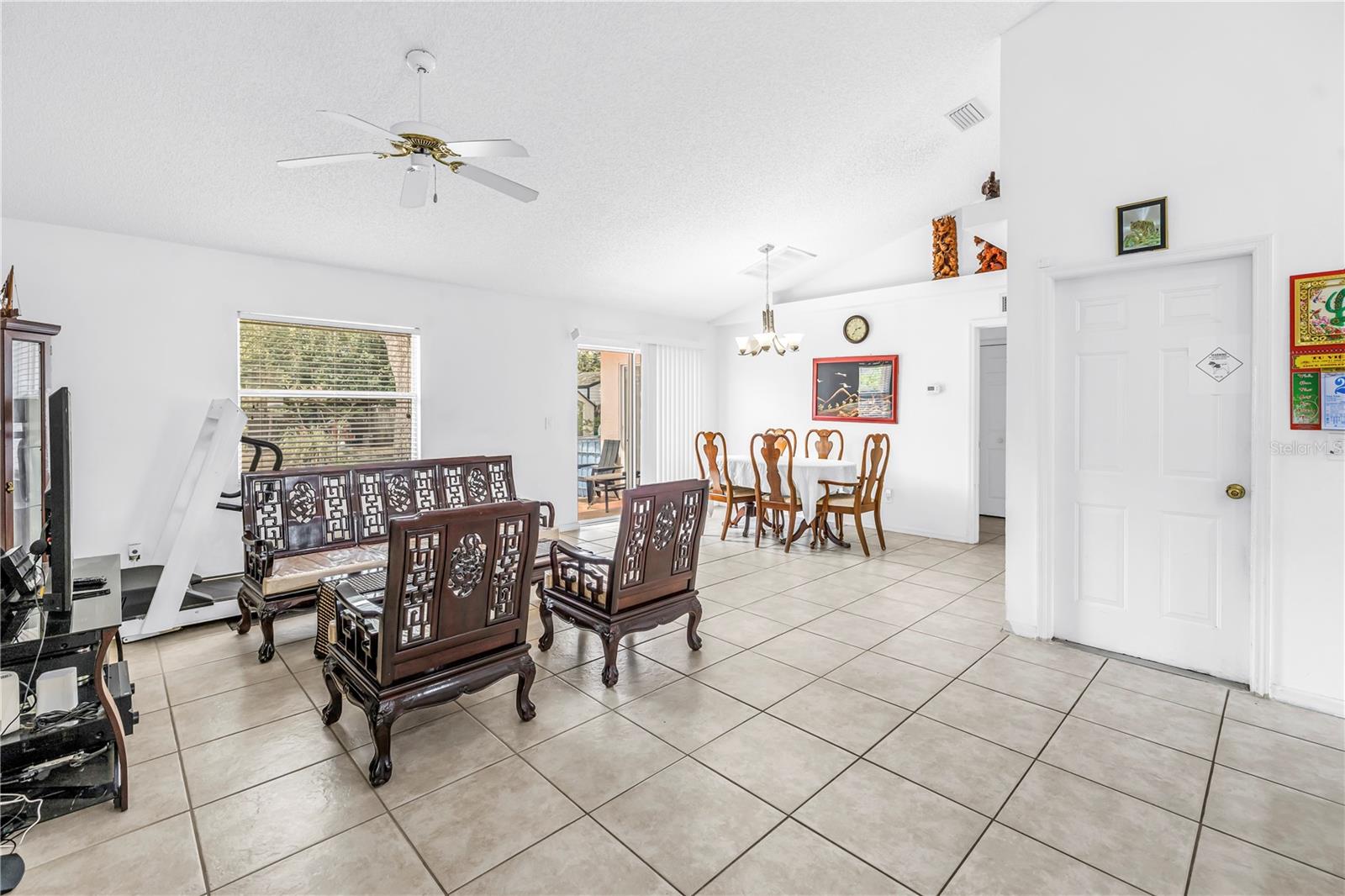 Living room/Dining room