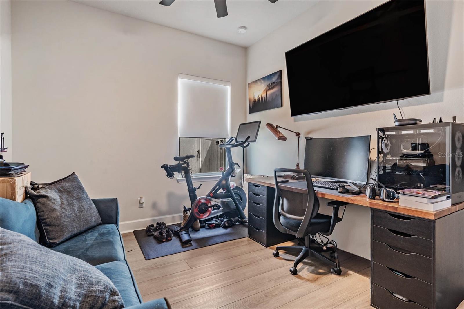 4th bedroom set up as Office/Den