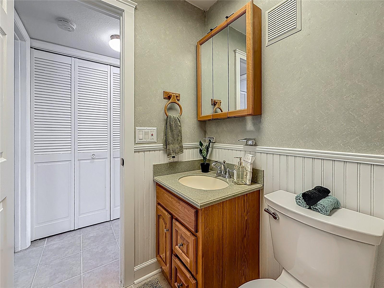 2442 Enterprise Rd no 6, bathroom