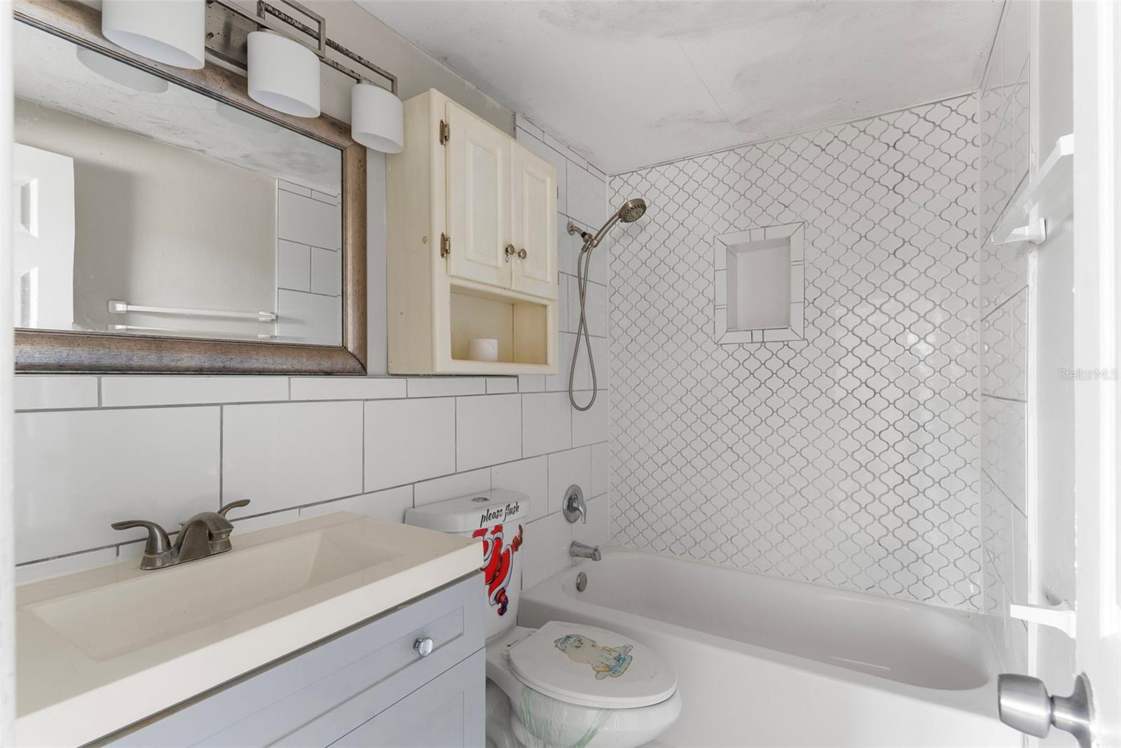 Full Bath | Tub and Shower