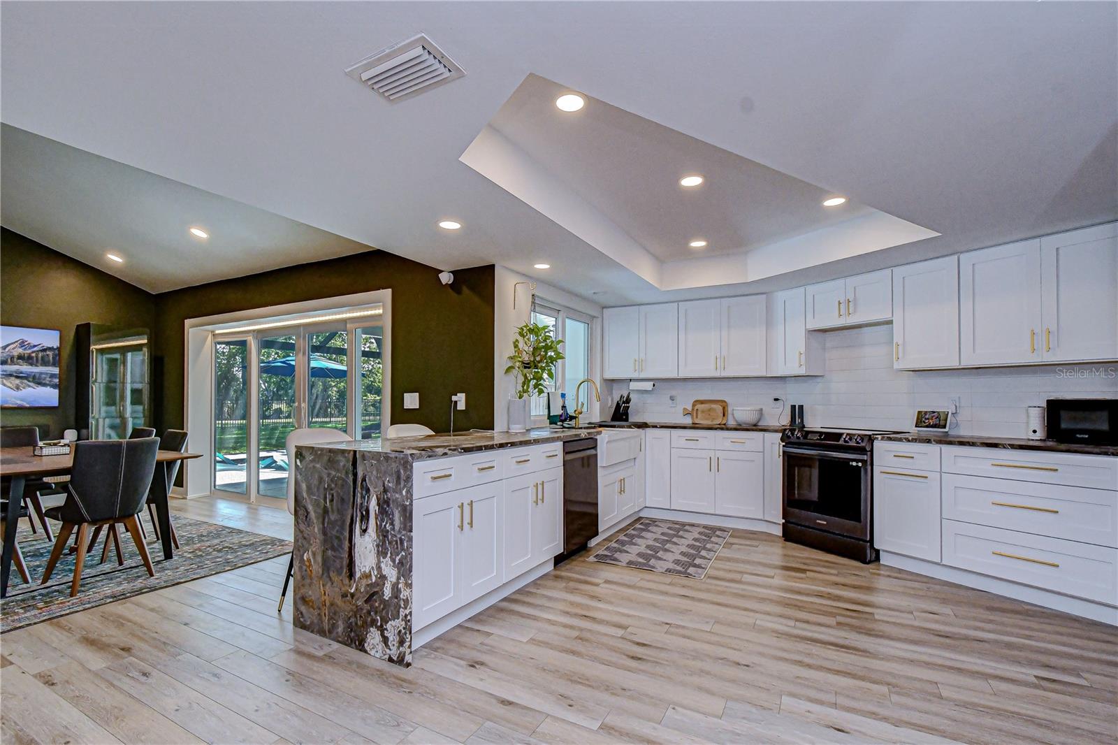 Kitchen, Breakfast Bar, Family Room Closed Sliders
