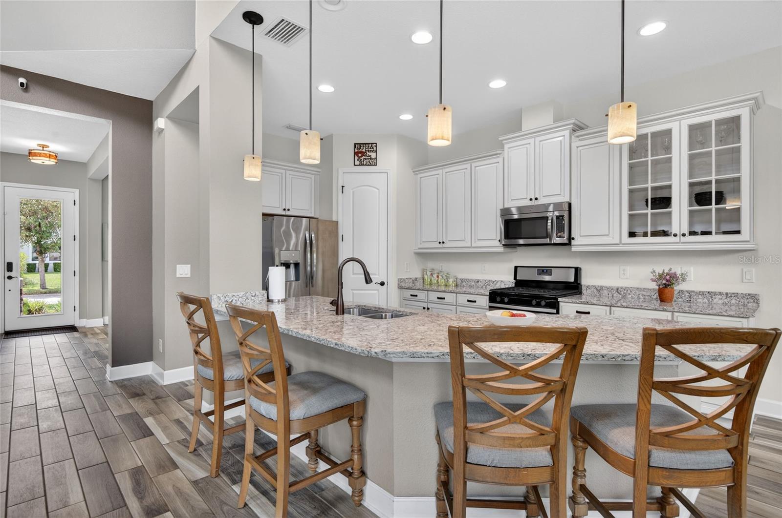 Kitchen Island/Breakfast Bar