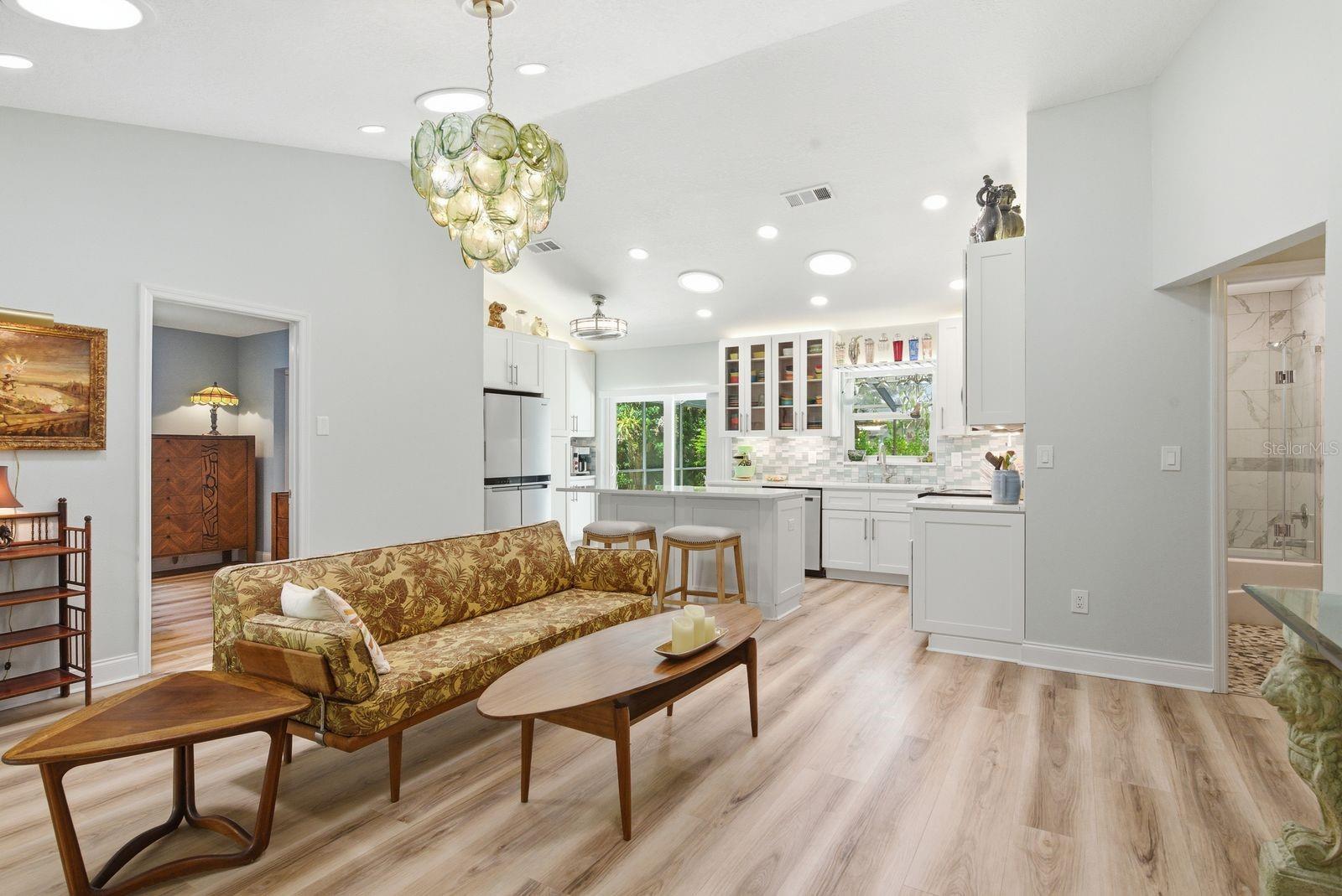 Open floorplan living and kitchen