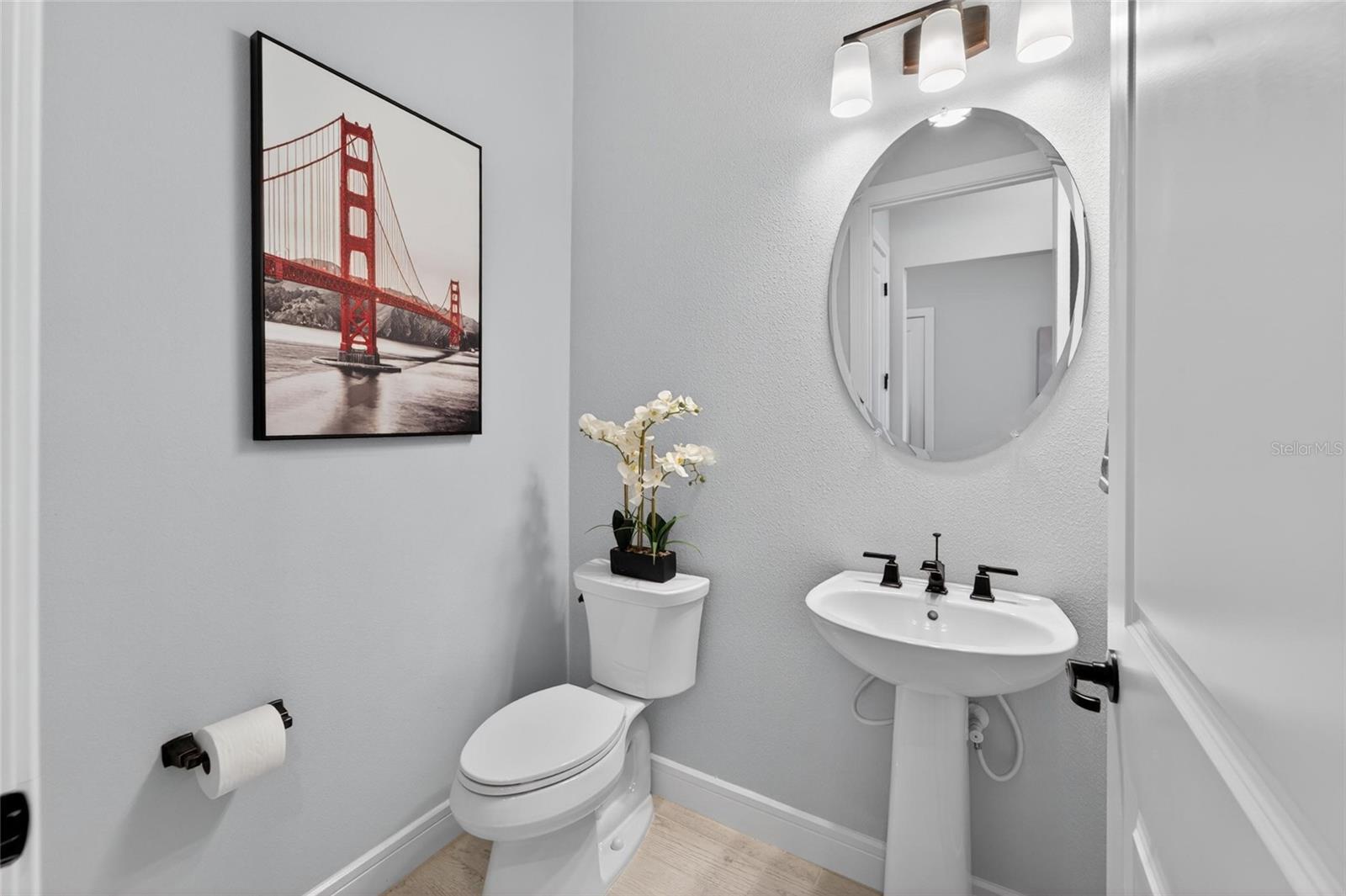 Guests Half Bath
