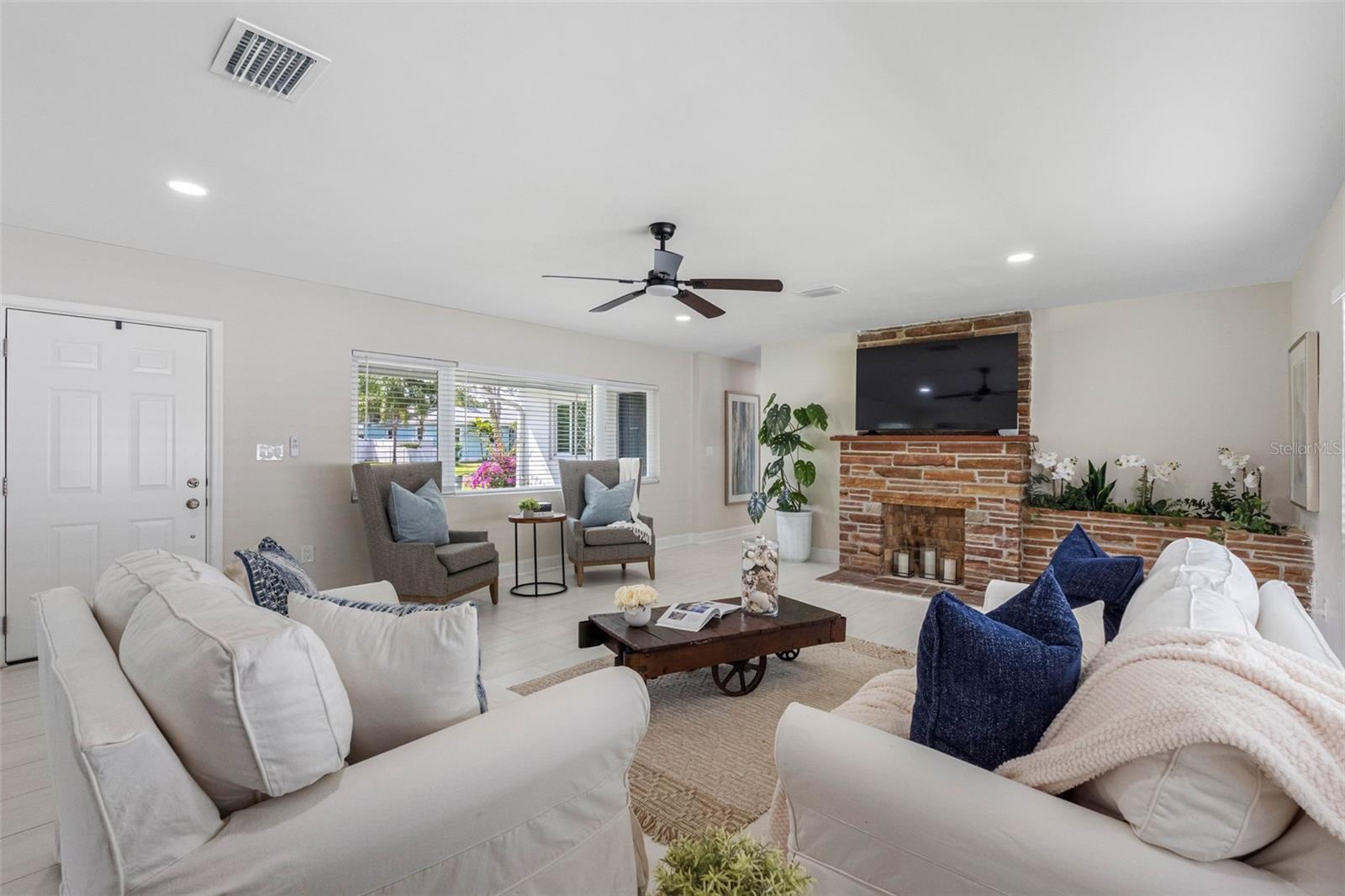 Main living room/Florida room