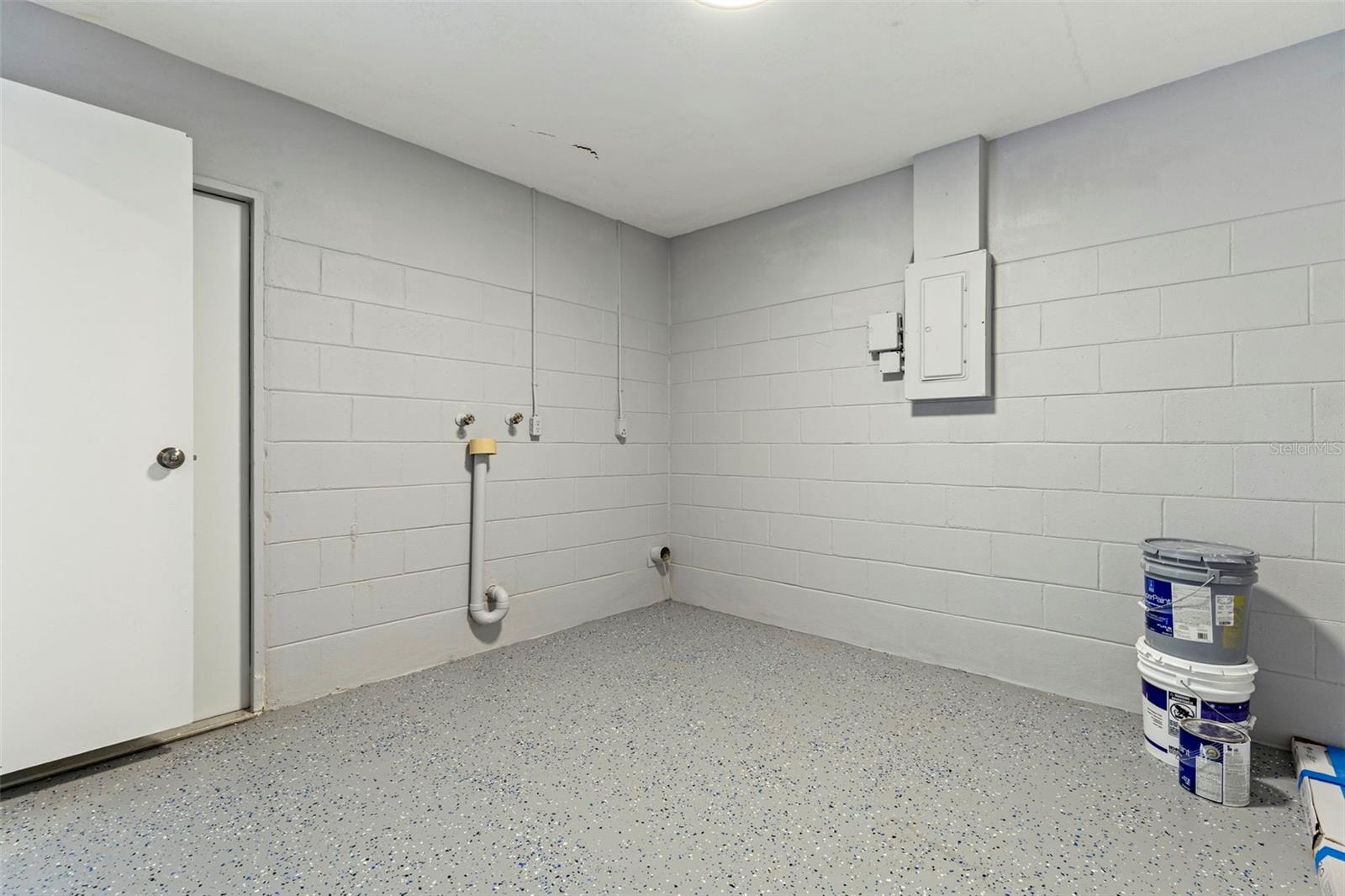 huge INSIDE laundry large to add half bath option