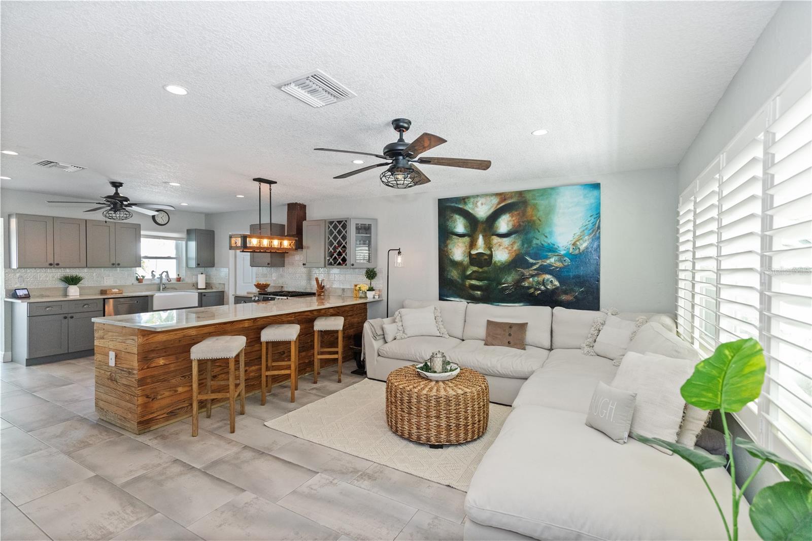 Open floor plan - all tile