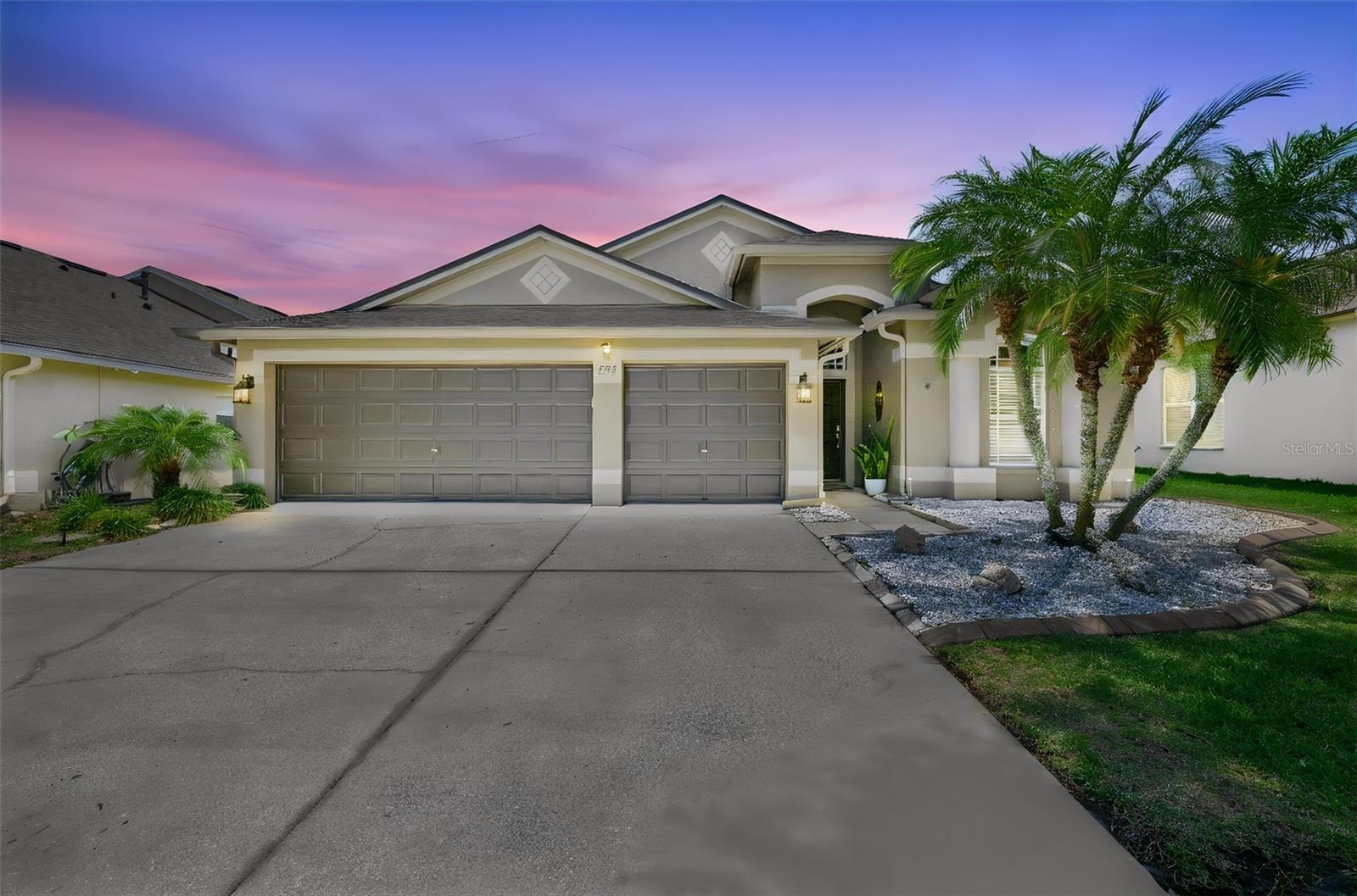 4 bed 2 bath 3 car garage beauty!