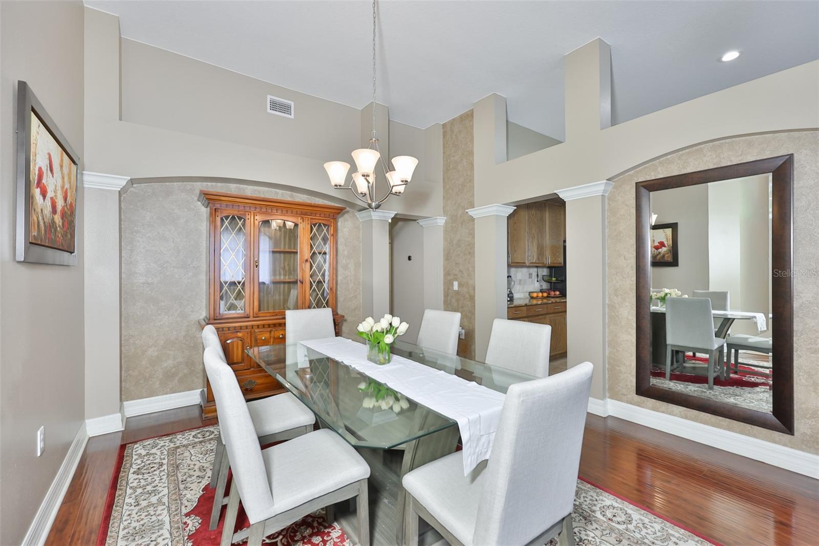 Wood trim gives the appearance of columns