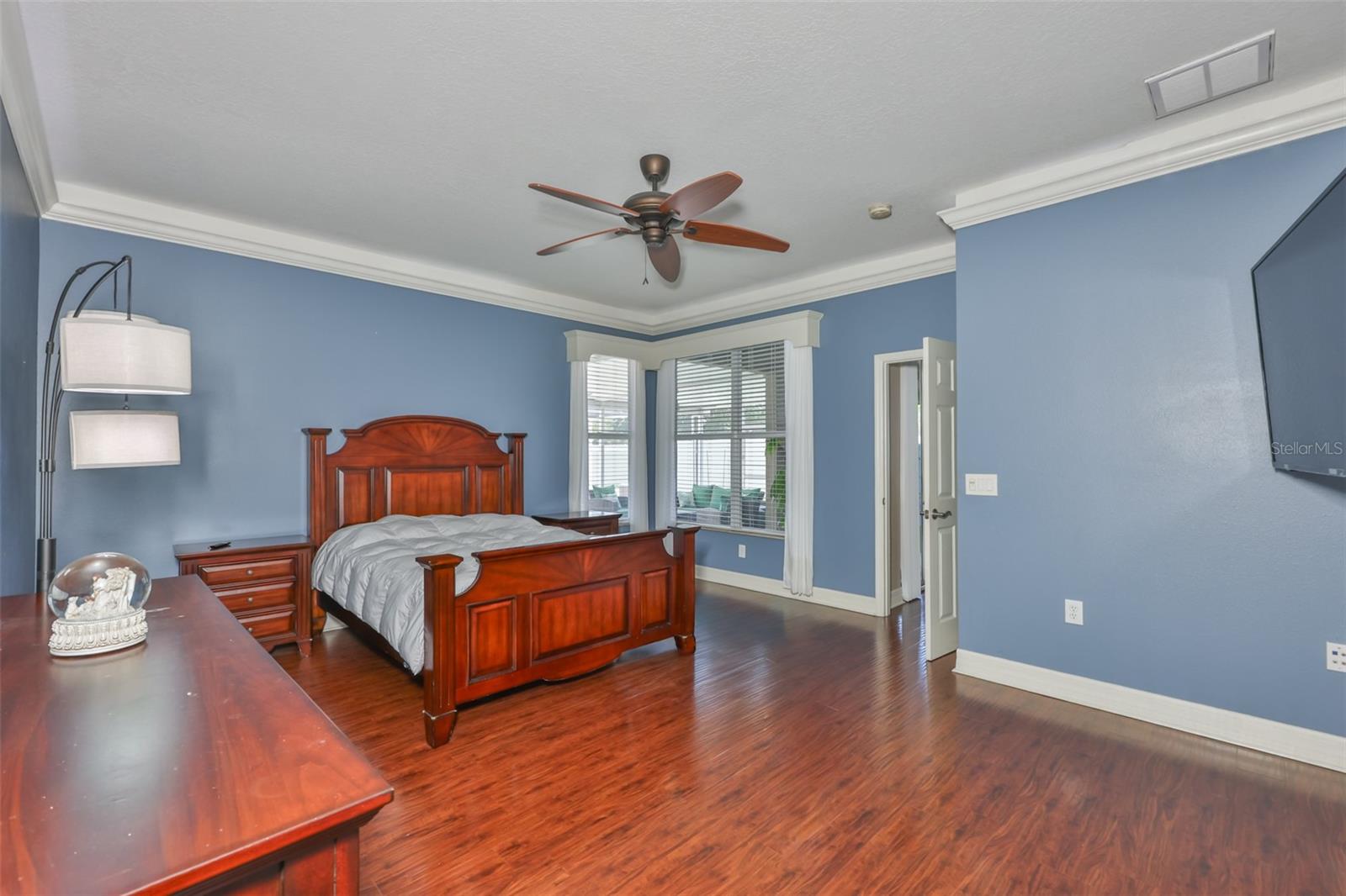 Ceiling fans in all bedrooms