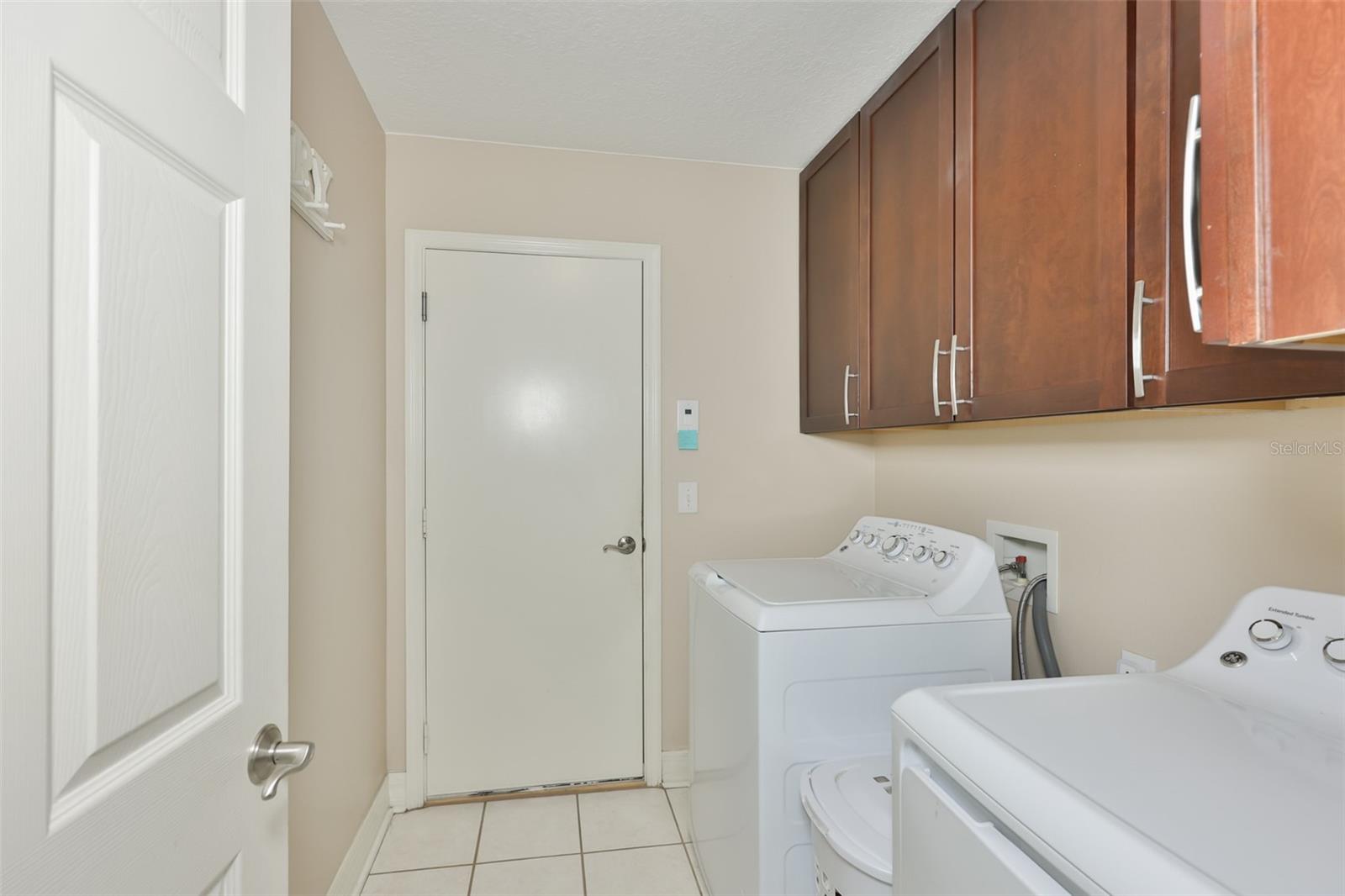 Washer and dryer convey
