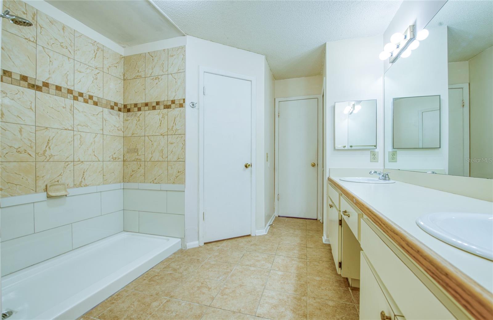 MASTER BATH - DUAL SINKS