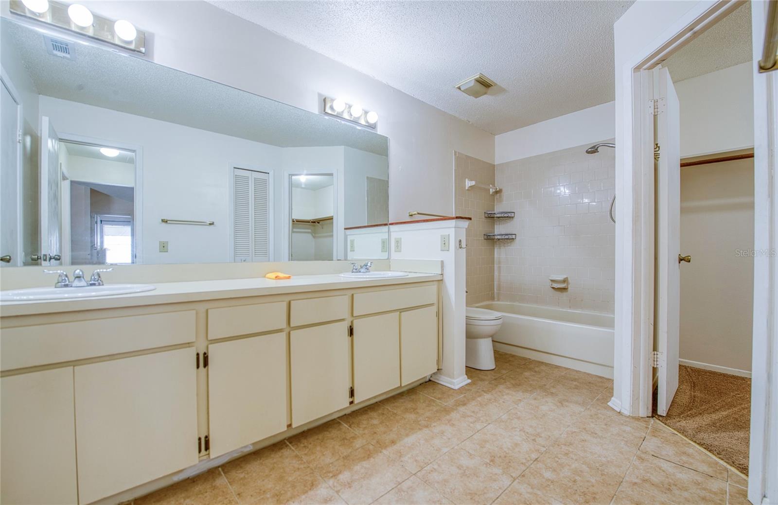 MASTERBATHROOM -WALK IN CLOSETS