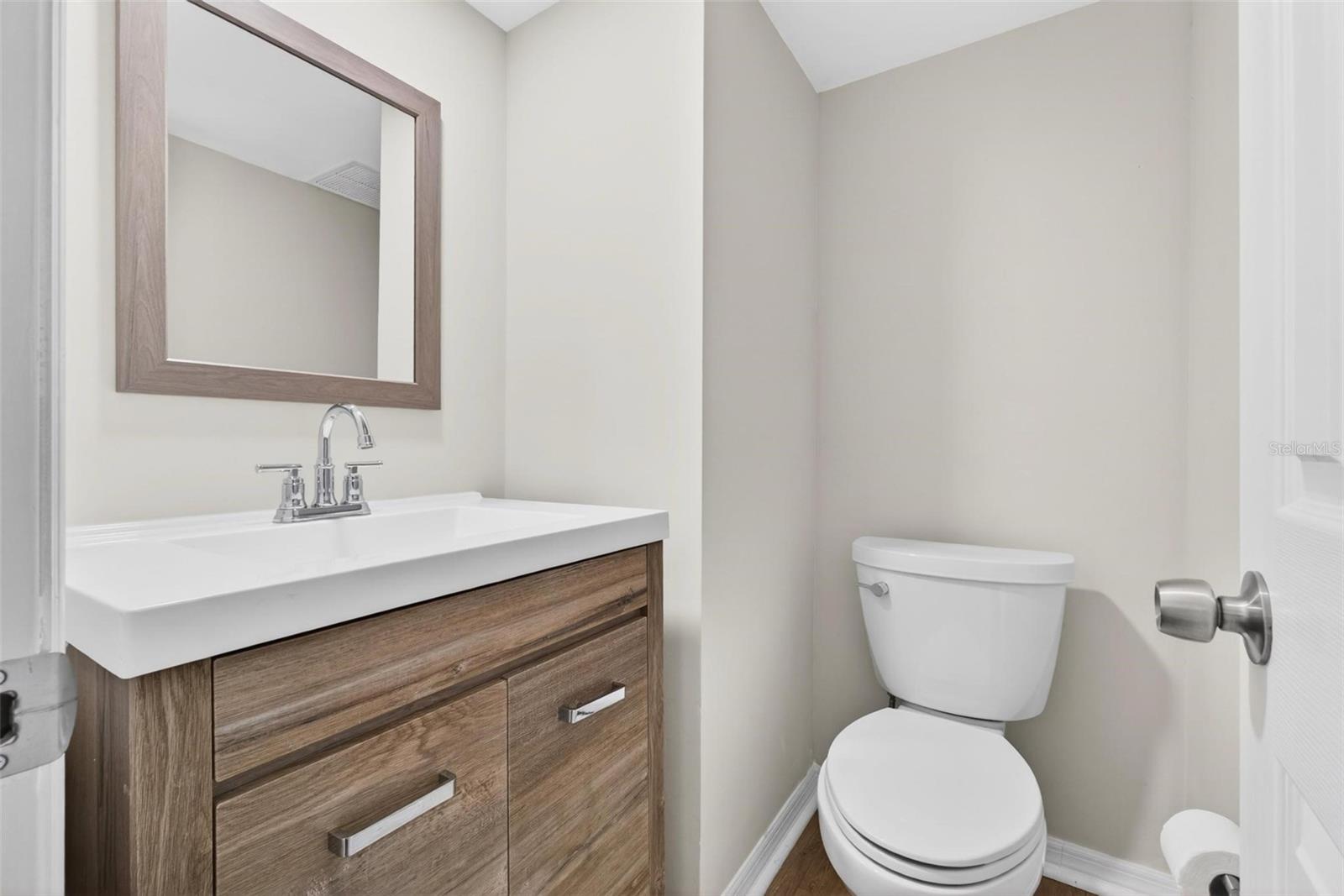 Guest 1/2 Bath