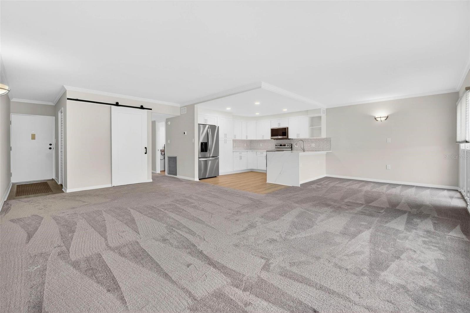 Dining Area w/Breakfast Bar
