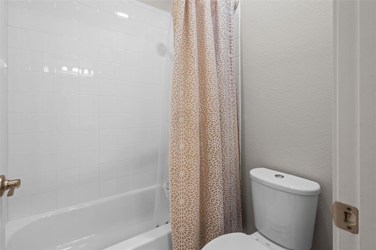 Upstairs bathroom 3 with tub/shower combo