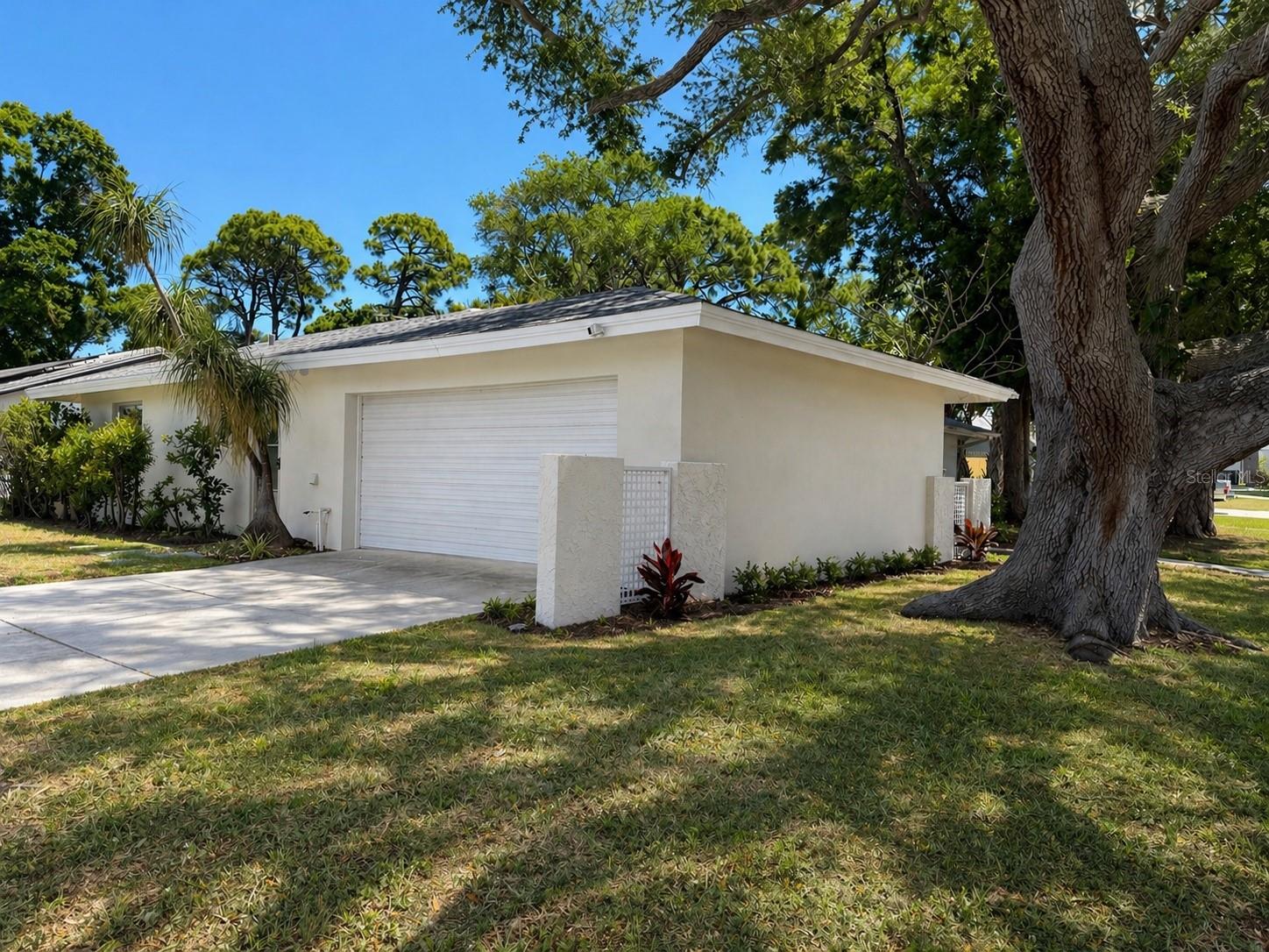 2 Car Garage, view from corner