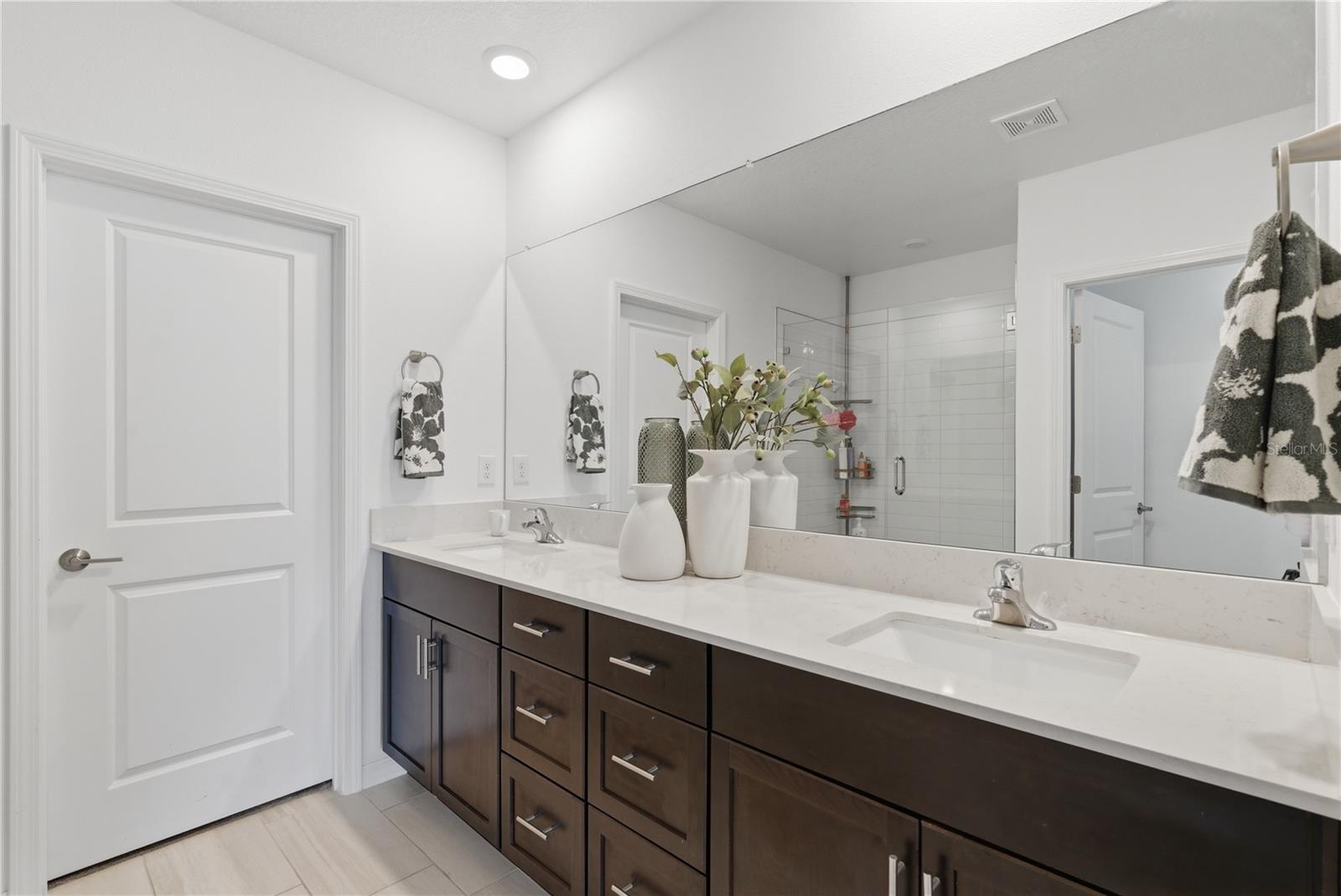 Owners ensuite bathroom
