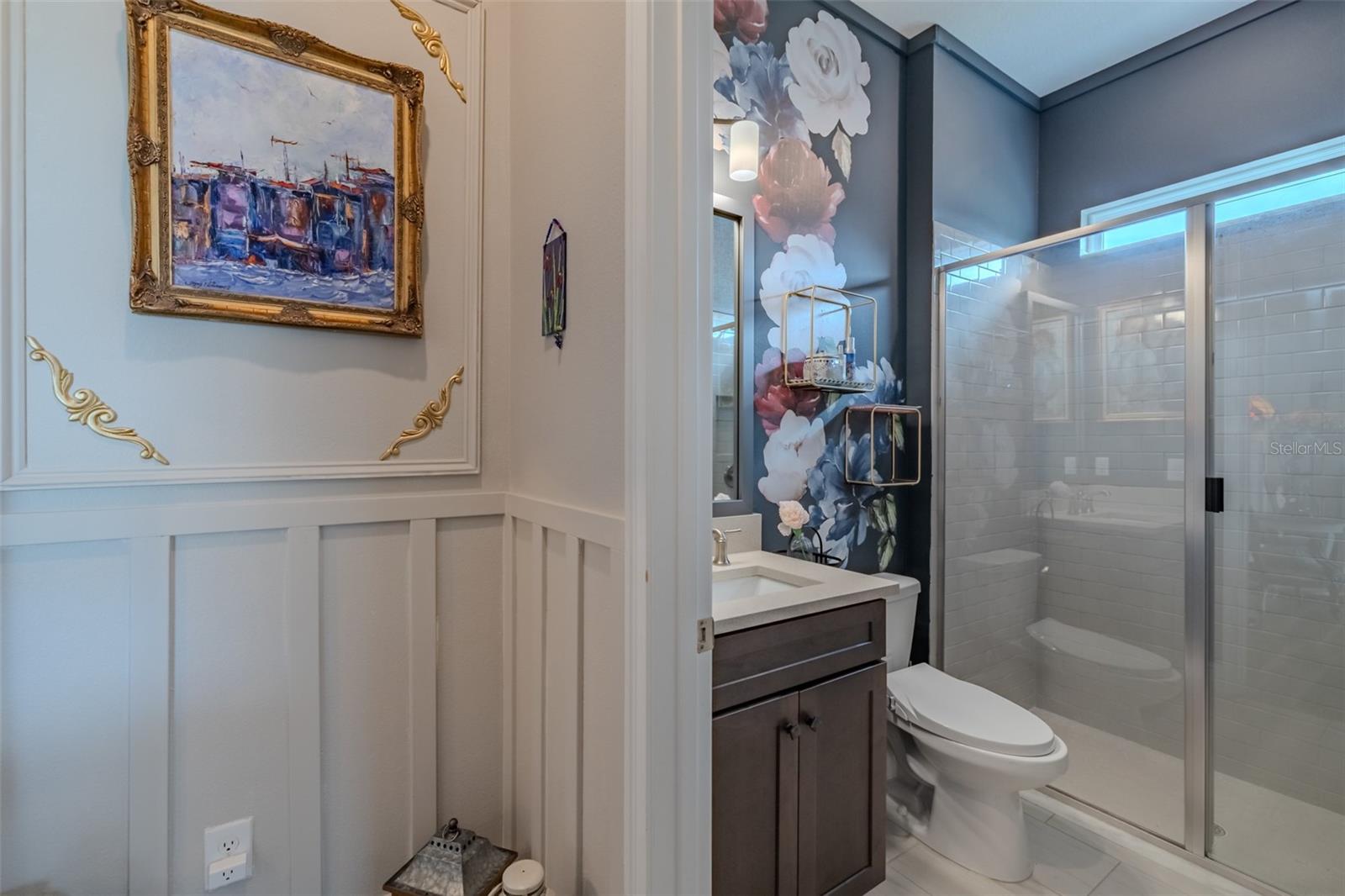 1st floor Bath (guest bathroom)