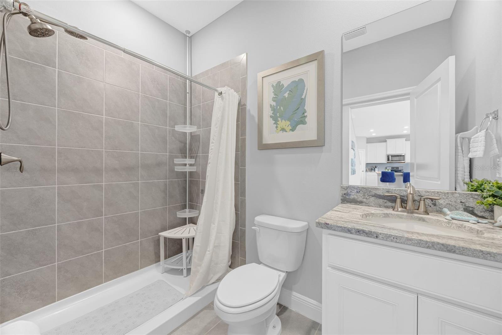 Bathroom (first floor)