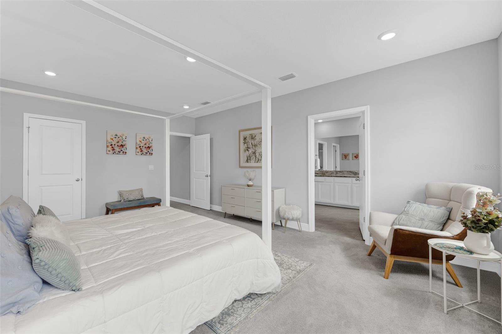 Primary Bedroom (Upstairs)