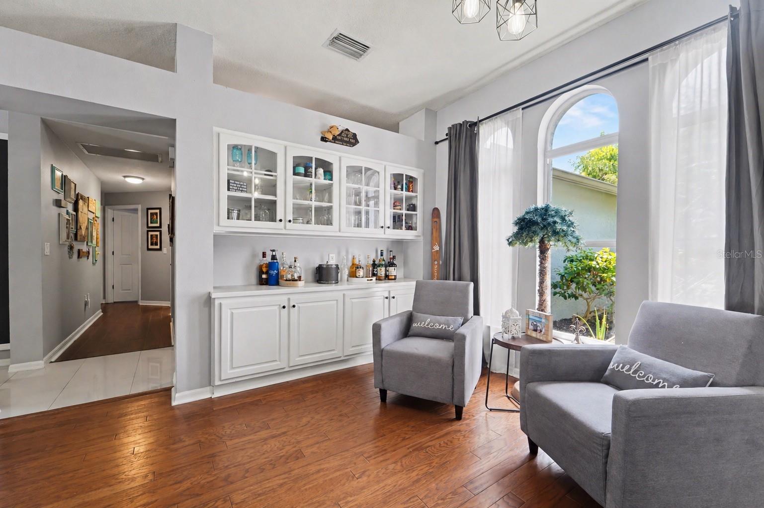 19717 Wyndham Lakes Drive, Odessa FL - Dry Bar/Dining Room